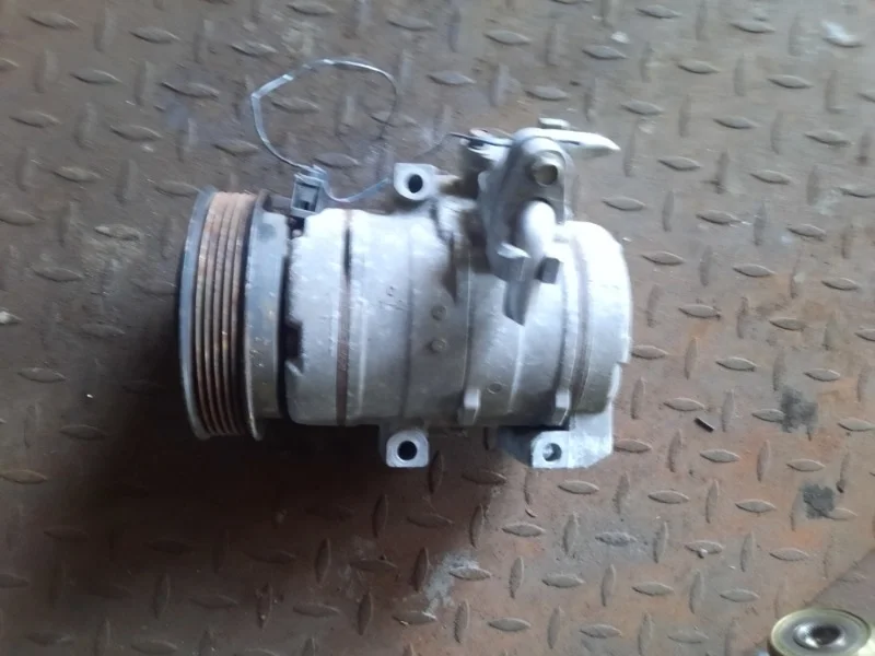Компрессор кондиционера Mazda MPV 1999-2006 L11661K00 LW3W L3