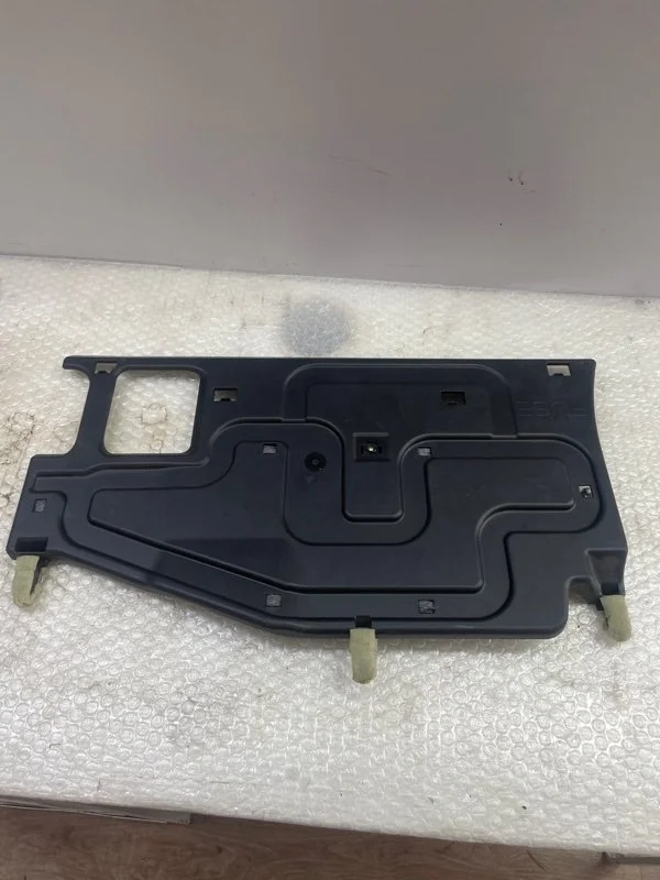 Накладка торпедо под бардачок нижняя LEXUS LX570 2018 5560760111 URJ202 3UR-FE 5.7
