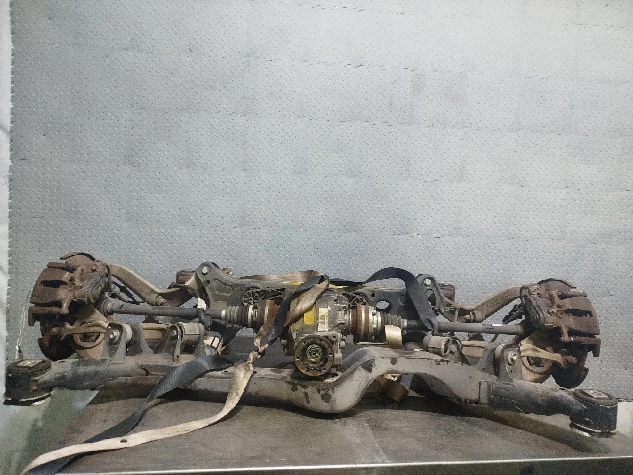 БАЛКА ПОДВЕСКИ ЗАДНЯЯ AUDI ЗАДНЯЯ 8R0505235M  NE303