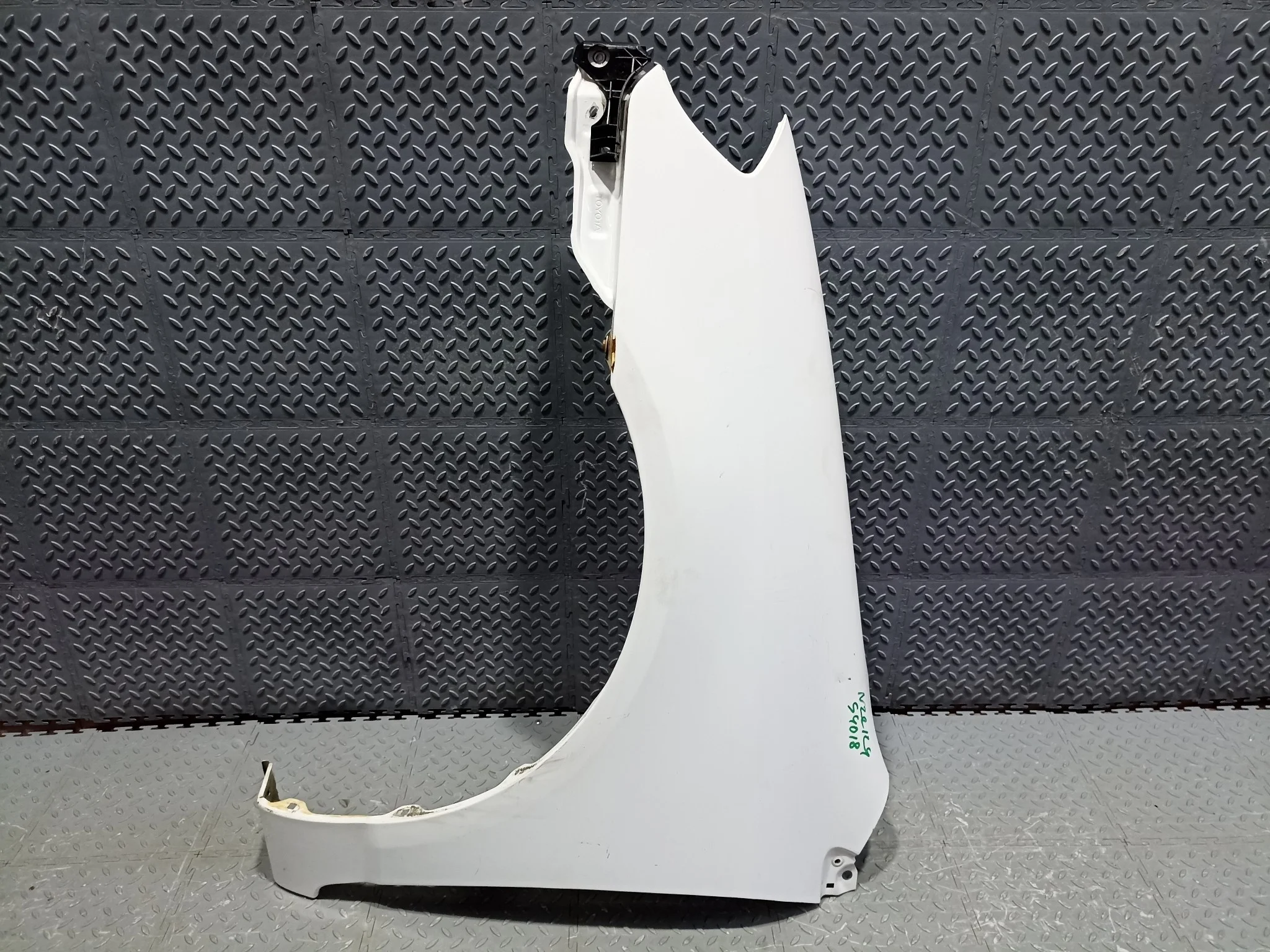 КРЫЛО TOYOTA ALLEX COROLLA COROLLA FIELDER COROLLA RUNX 538121E870 ПЕРЕДНЕЕ ЛЕВОЕ  белый, 040 S4018