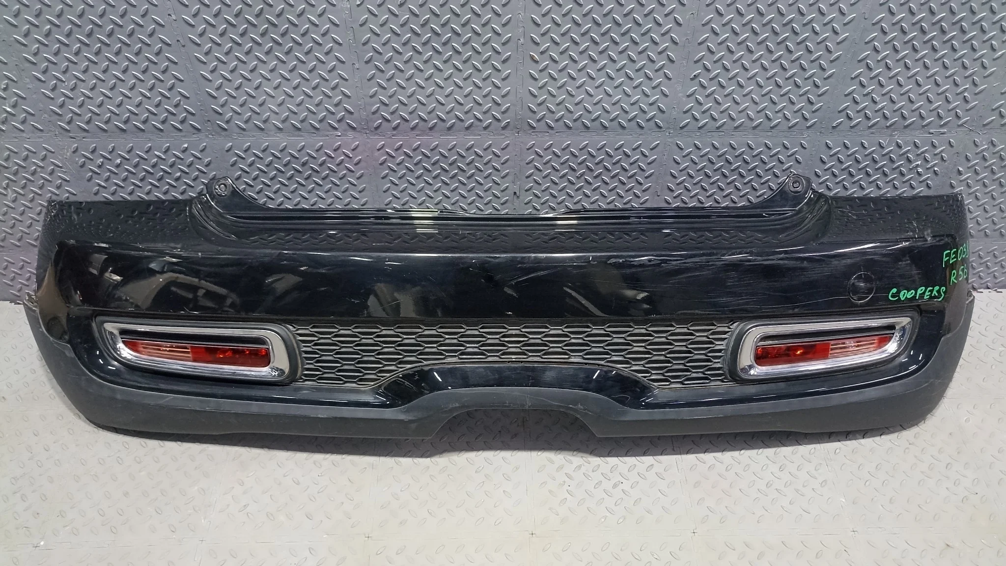 БАМПЕР MINI COOPER HATCH 51127264358 ЗАДНИЙ  черный FE038