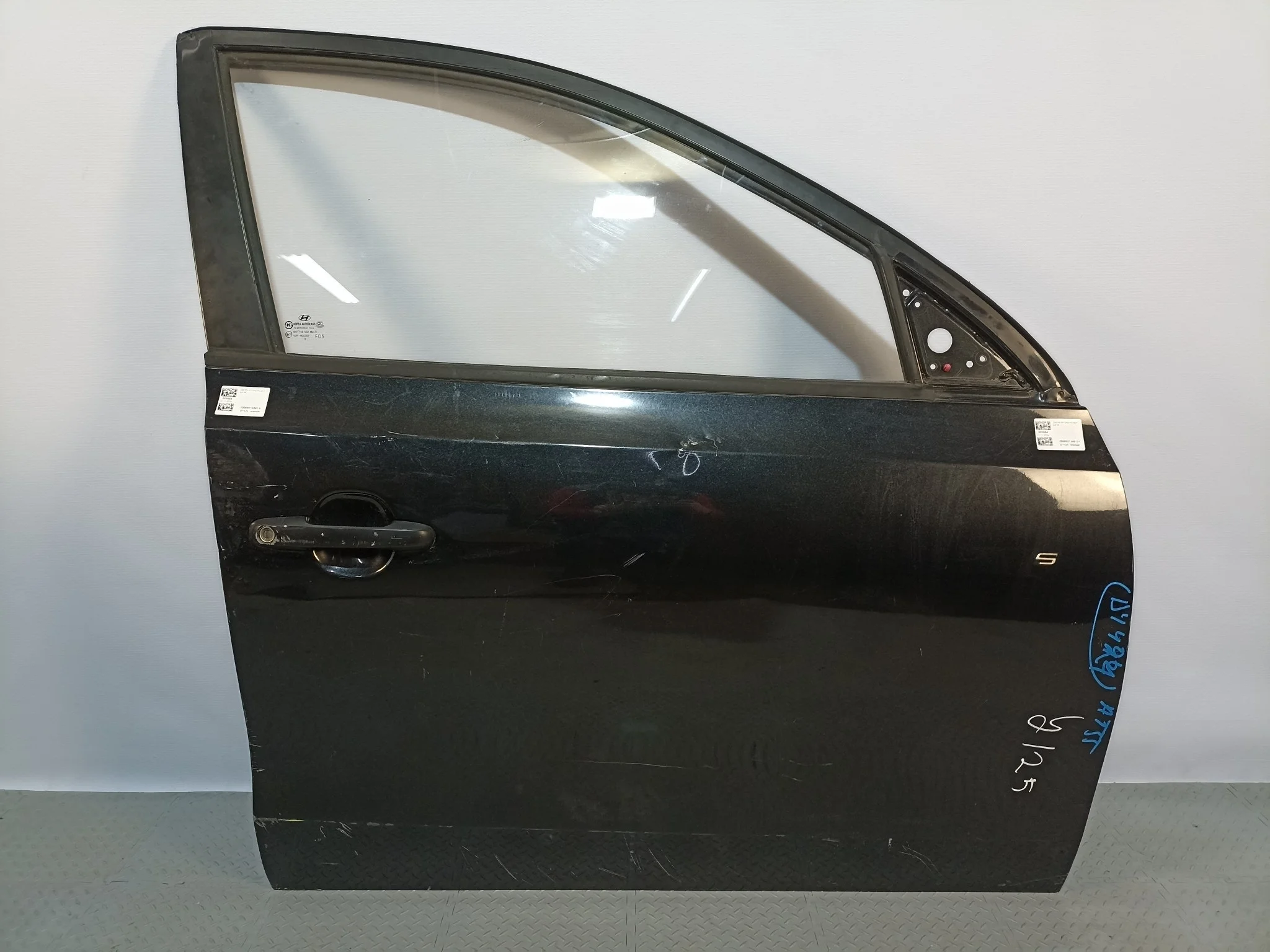 ДВЕРЬ HYUNDAI I30 760042R010 ПЕРЕДНЯЯ ПРАВАЯ  черный DY424