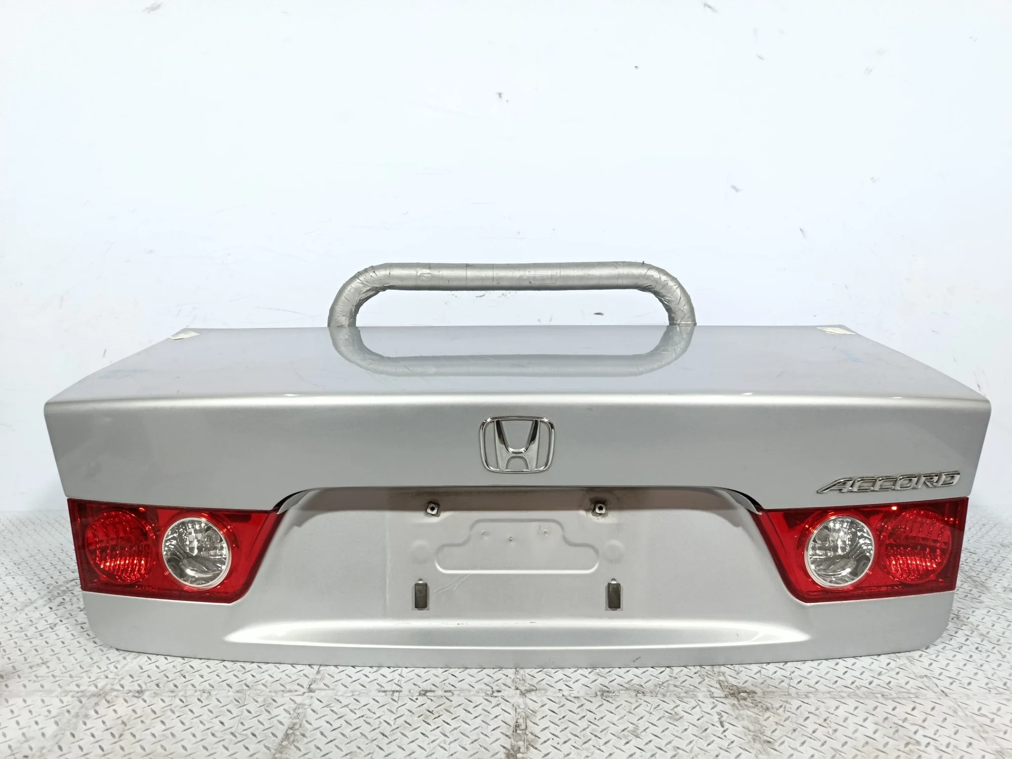 КРЫШКА БАГАЖНИКА HONDA ACCORD 68500SEA000ZZ  серебро, NH623M KB1993
