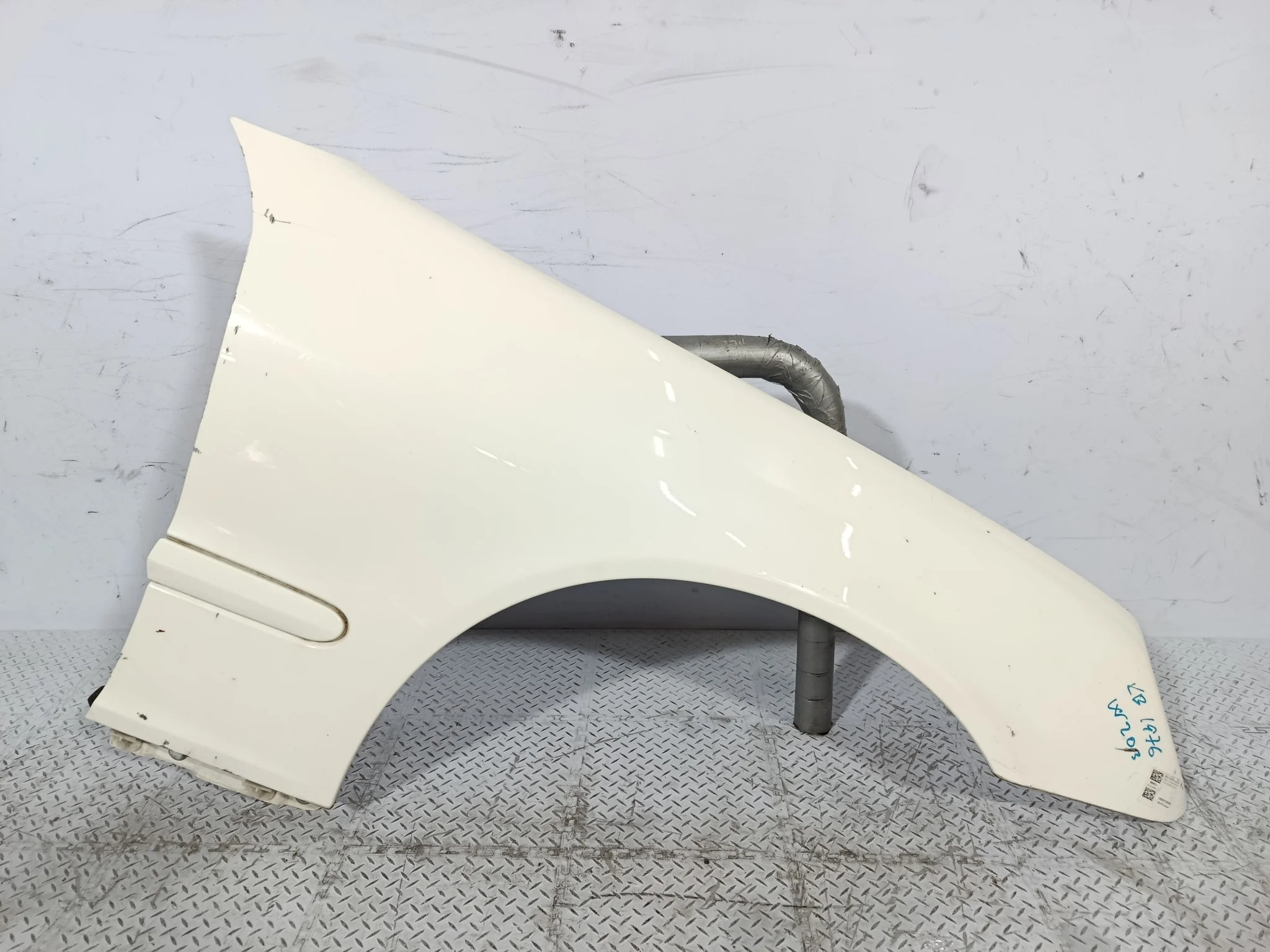 КРЫЛО MERCEDES-BENZ C-CLASS A2038800218 ПЕРЕДНЕЕ ПРАВОЕ  белый KB1976
