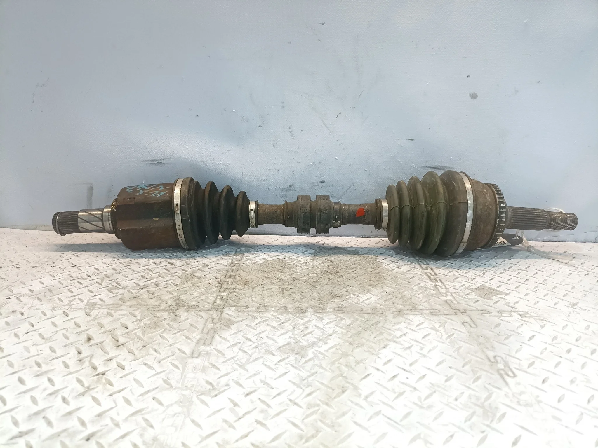 ПРИВОД NISSAN ПЕРЕДНИЙ ЛЕВЫЙ 391018H315  KE827