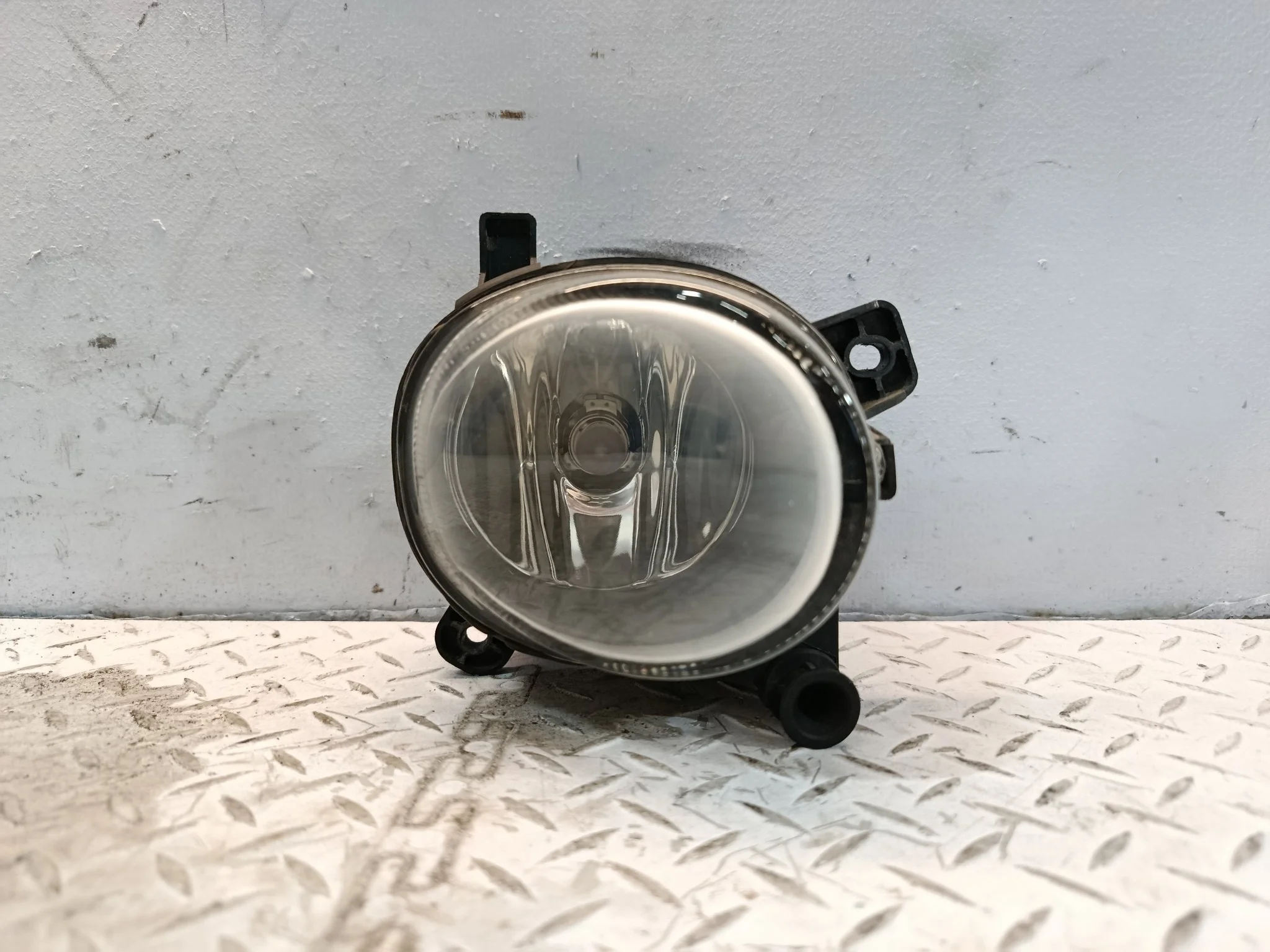 ТУМАНКА AUDI ПРАВАЯ 8T0941700B  KB1892Z