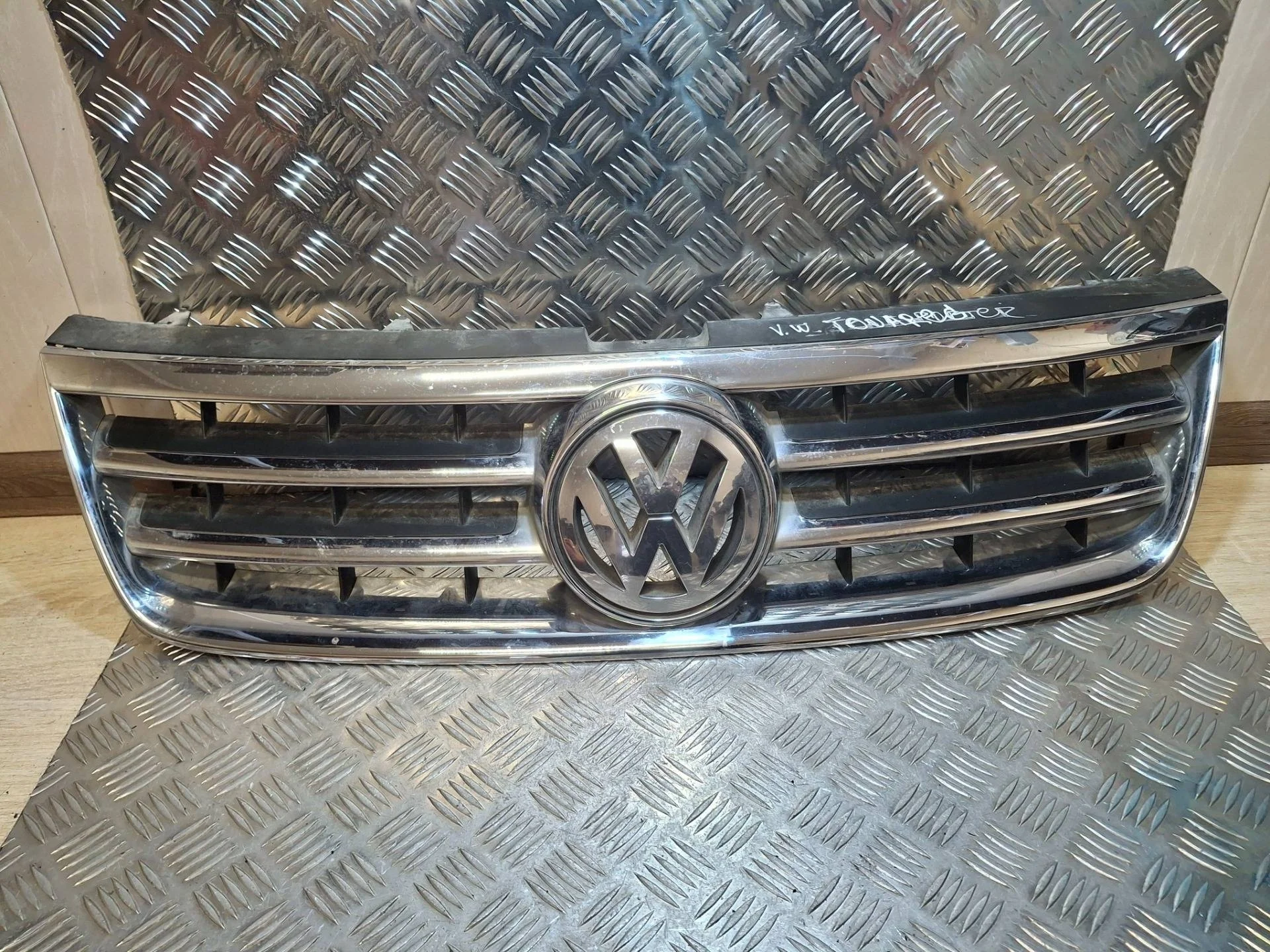 решетка радиатора Volkswagen Touareg