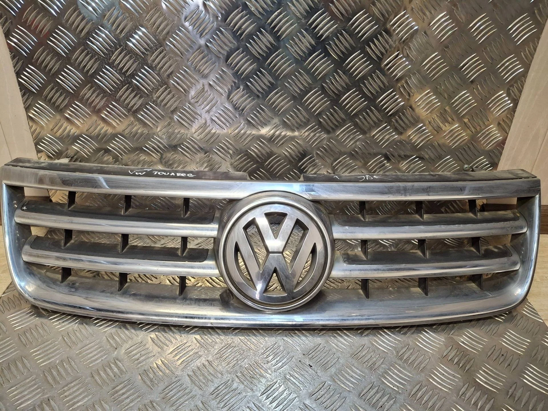 решетка радиатора Volkswagen Touareg