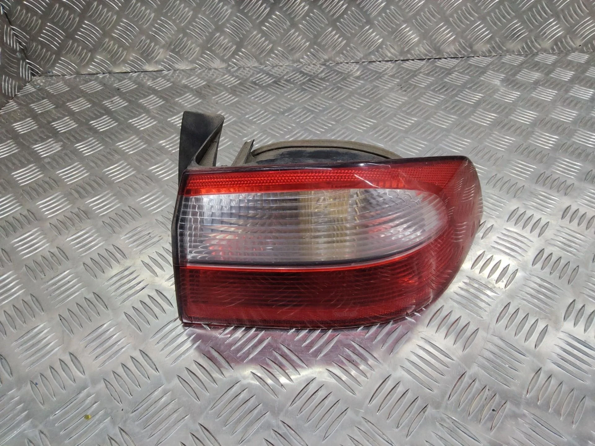 фонарь задний правый Renault Laguna 2  2002