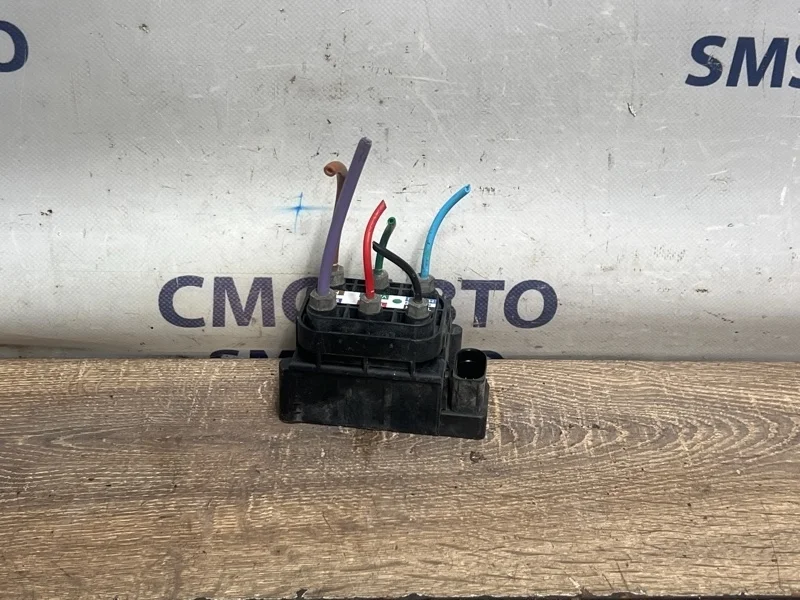 Блок клапанов пневмоподвески Audi A8 4H0616013A D4 4.0 CTG