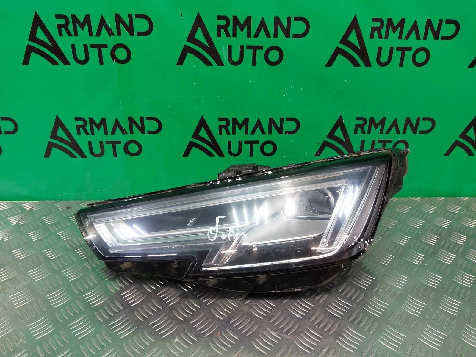 Фара Audi A4 2015-2020 B9