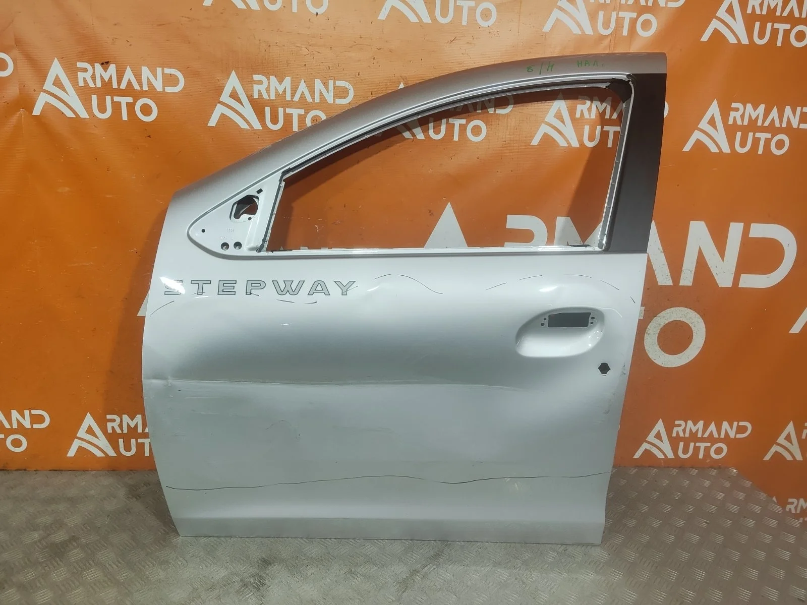 Дверь Renault Sandero 2013-2022 801012479R 2, передняя левая