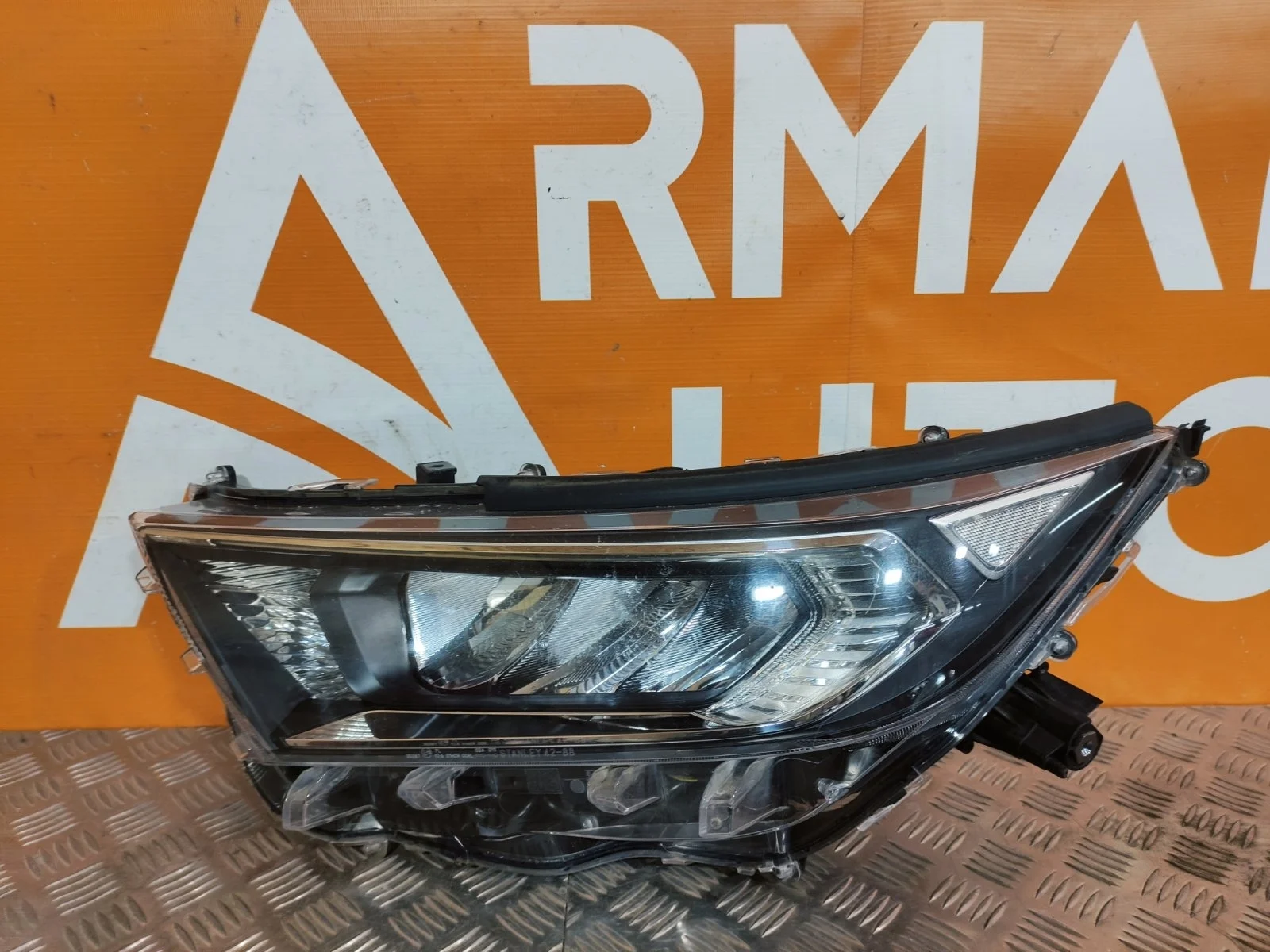 Фара Toyota RAV4 2018-нв 8118542840 5 XA50, левая