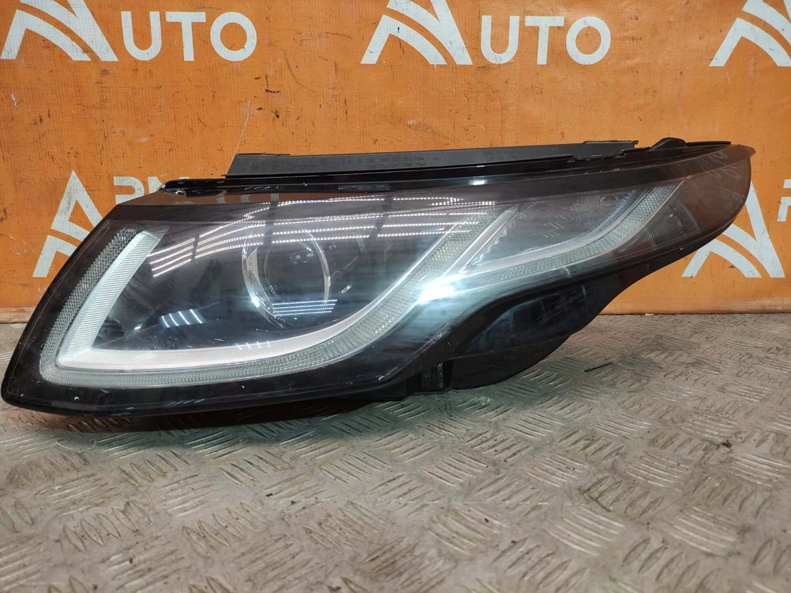 Фара Land Rover Range Rover Evoque 2015-2018 LR087244 1 L538, левая