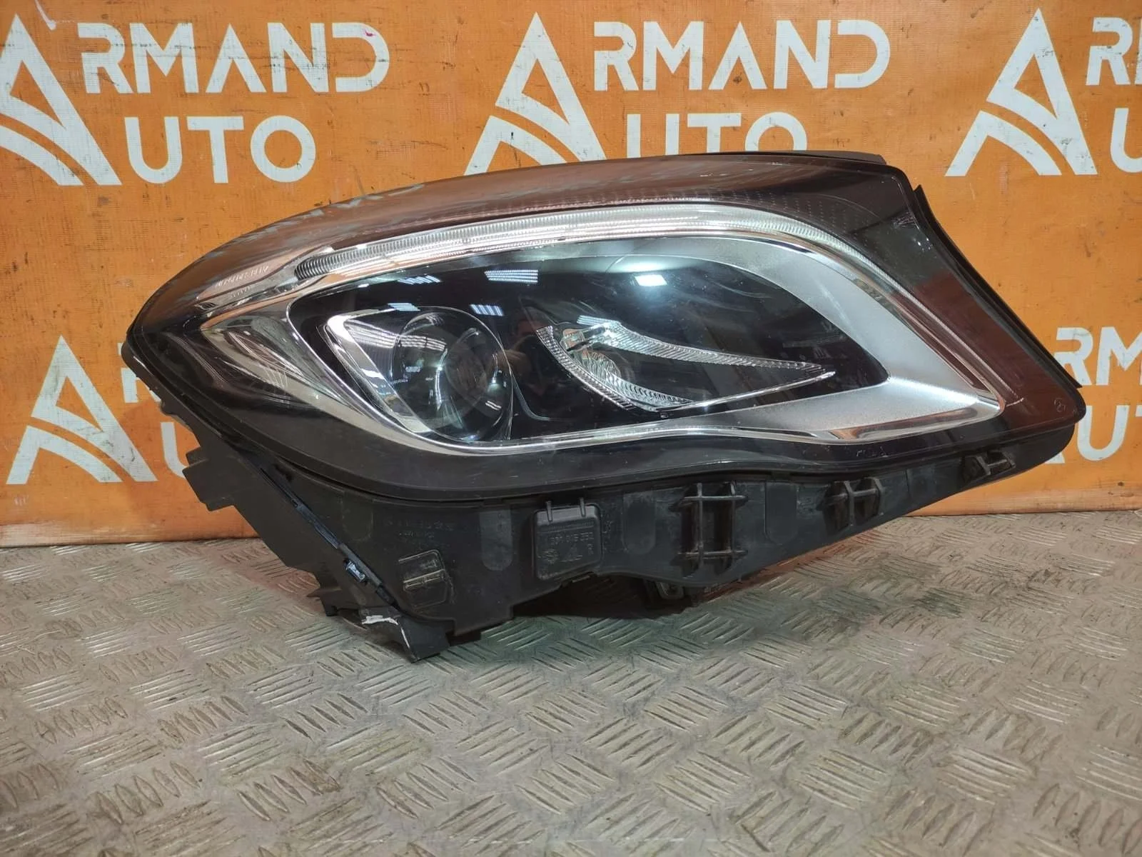Фара Mercedes GLA-Class 2017-2020 A1569067600 X156, правая