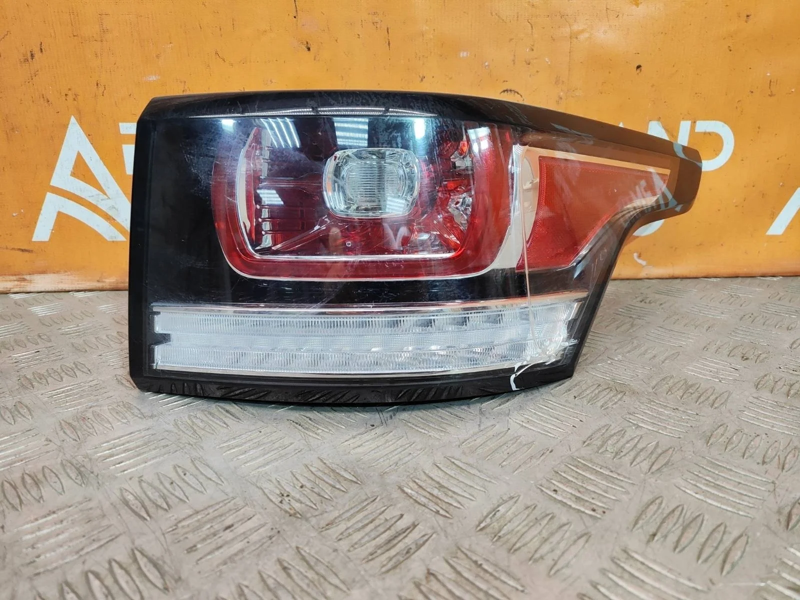 Фонарь Land Rover Range Rover Sport 2013-2017 LR061588 2 L494, правый