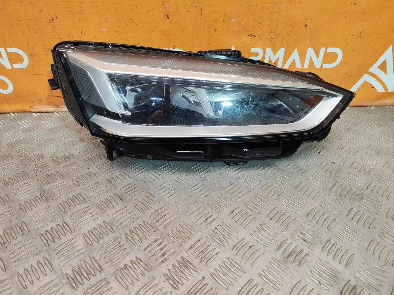 Фара Audi A5 2016-2025 8W6941774D 2 F5, правая