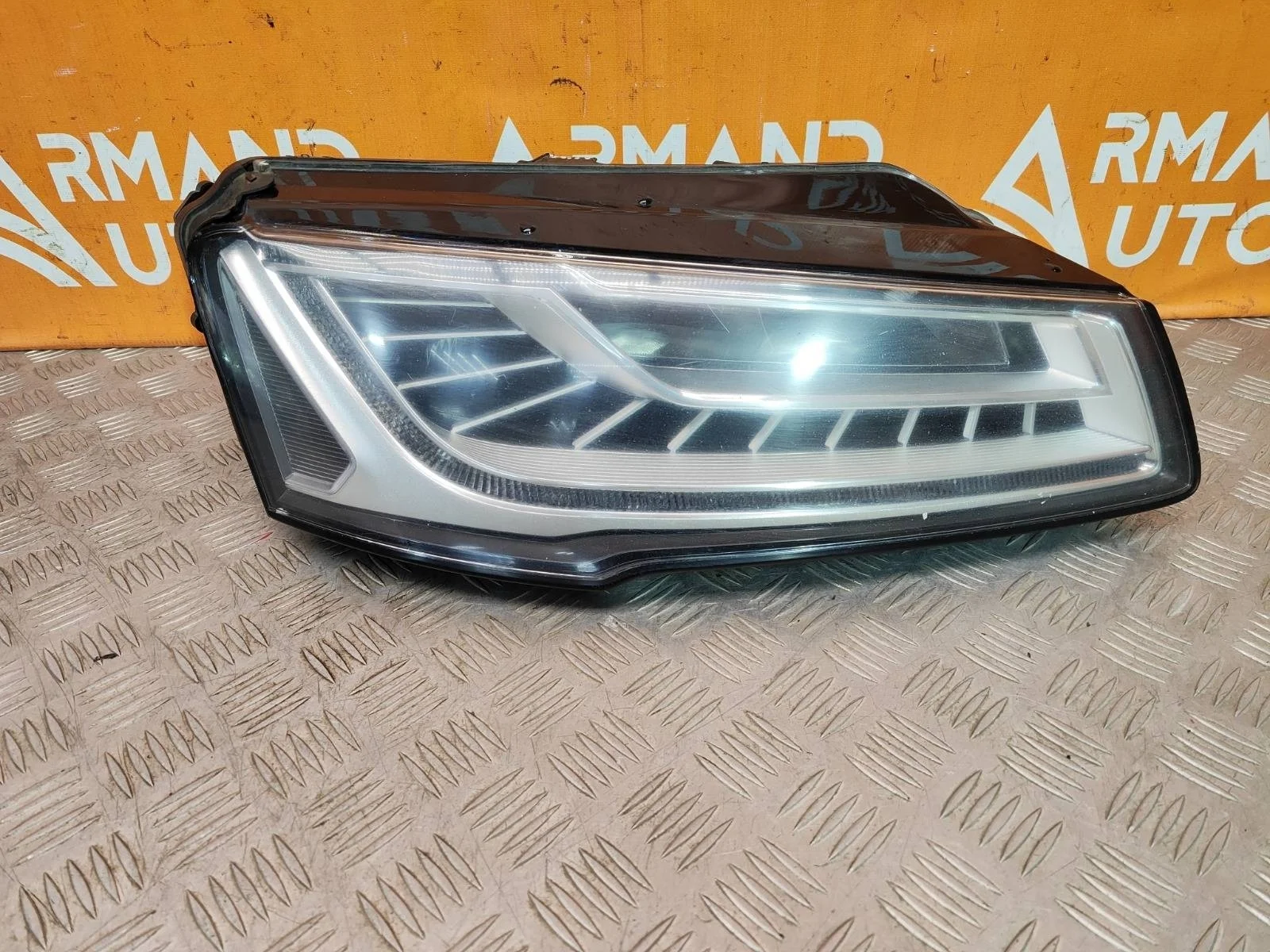 Фара Audi A8 2013-2017 4H0941774B 3 D4, правая