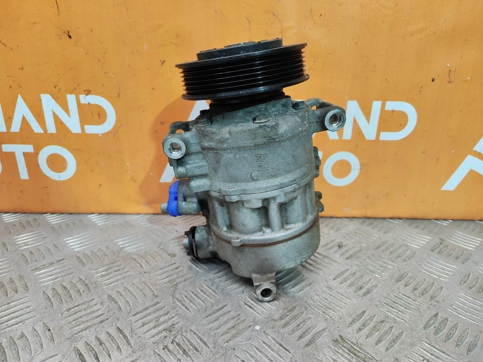 Компрессор кондиционера Audi A4 2011-2015 4M0820803 4 B8