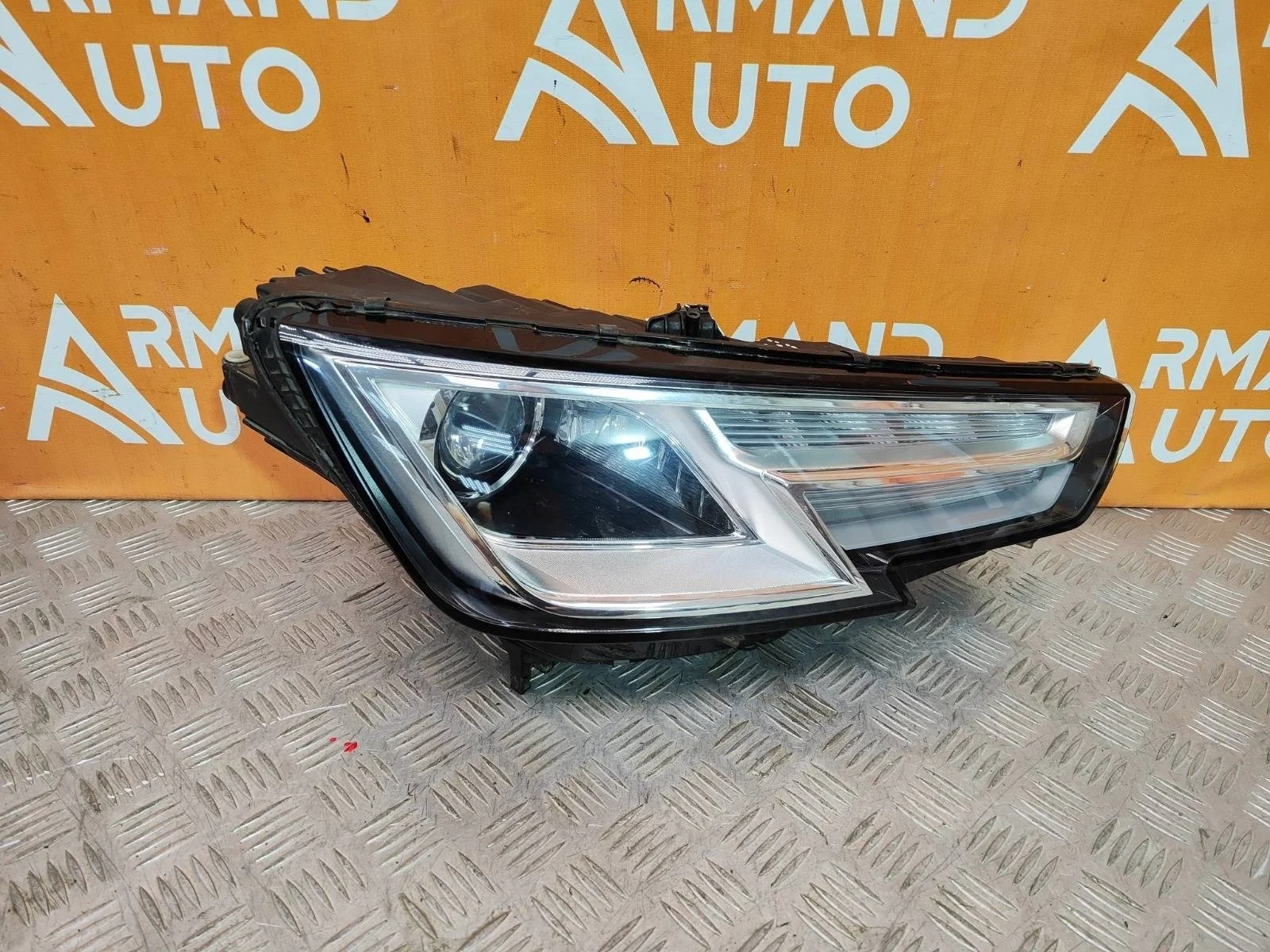 Фара Audi A4 2015-2020 8W0941044 5 B9, правая