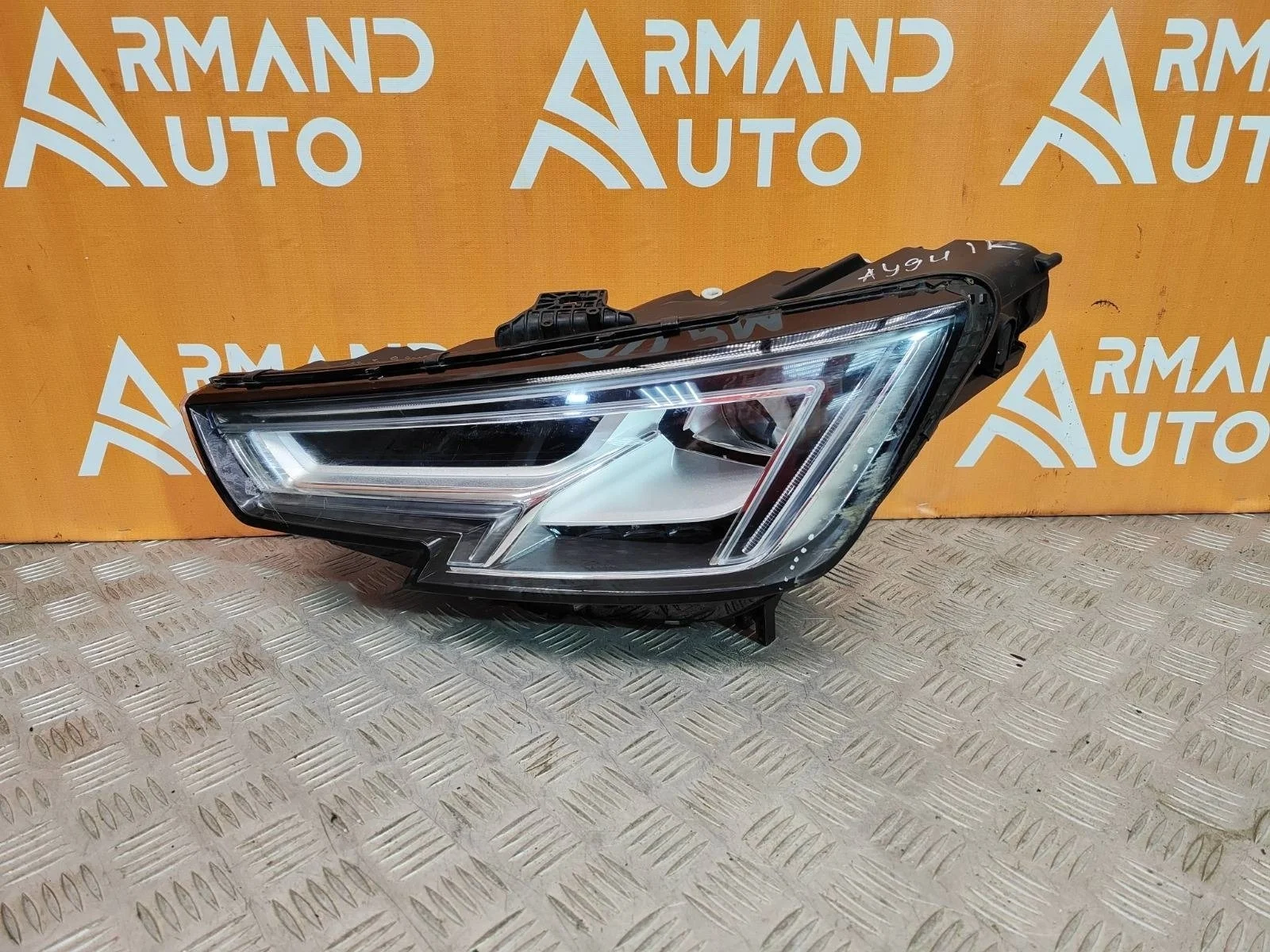 Фара Audi A4 2015-2020 8W0941773 5 B9, левая