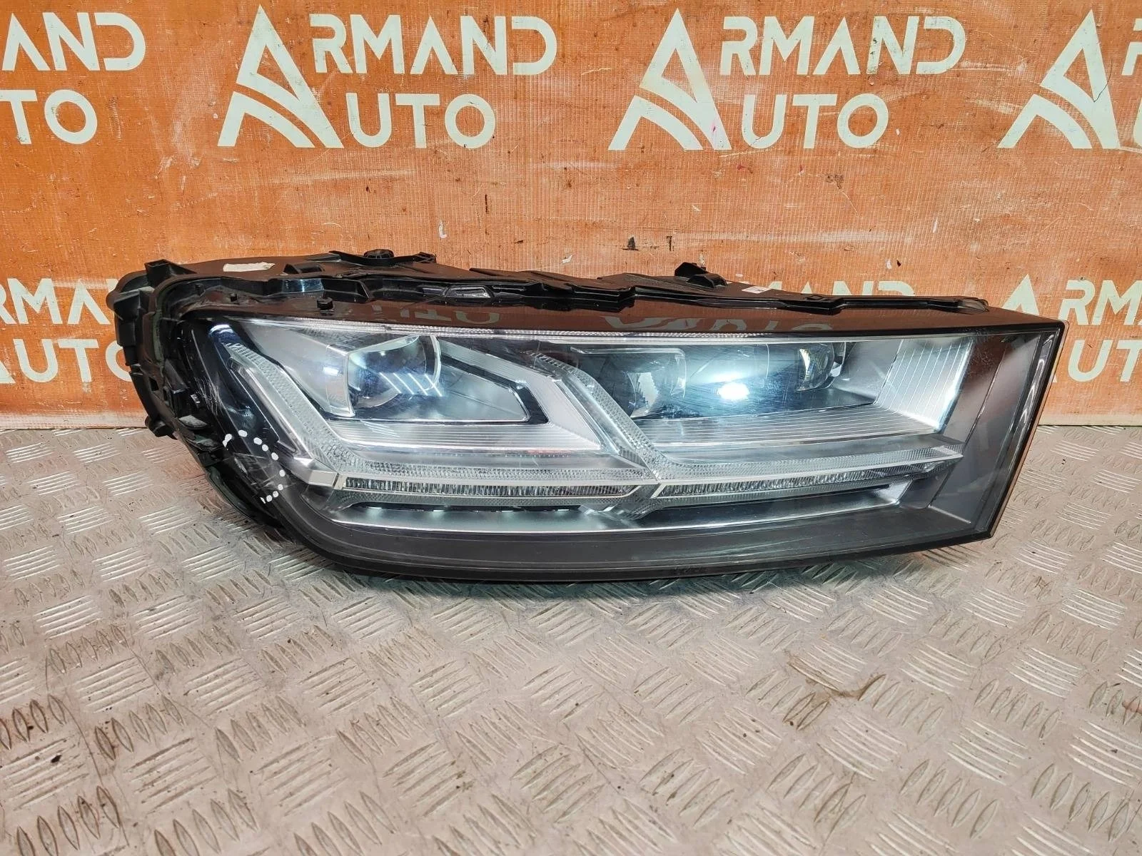 Фара Audi Q7 2015-2020 4M0941784 2 4M, правая