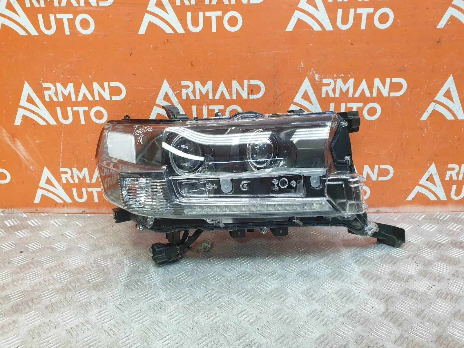 Фара Toyota Land Cruiser 2015-2021 8110560P40 200, правая