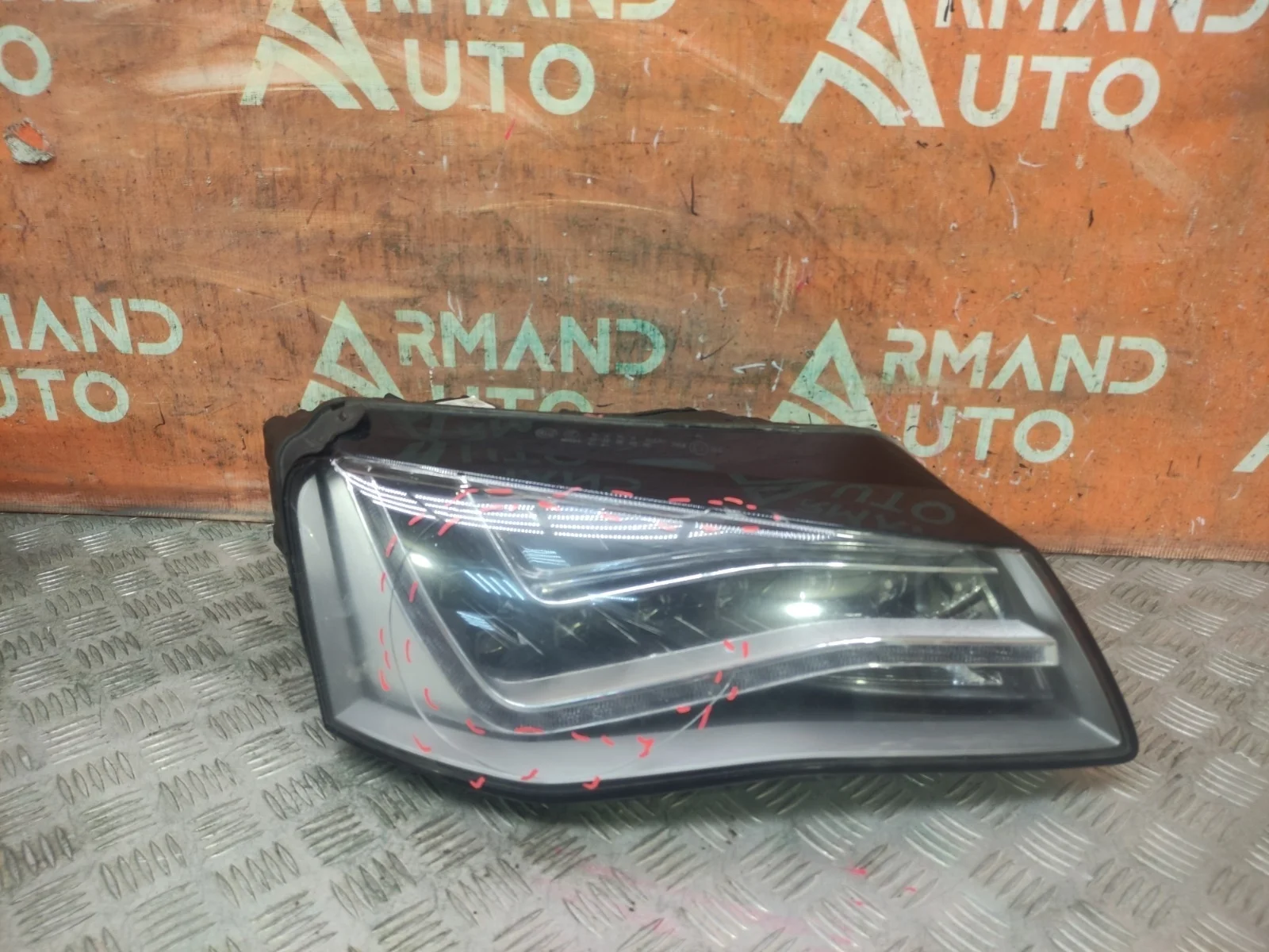 Фара Audi A8 2010-2014 4H0941030AG 3 D4, правая