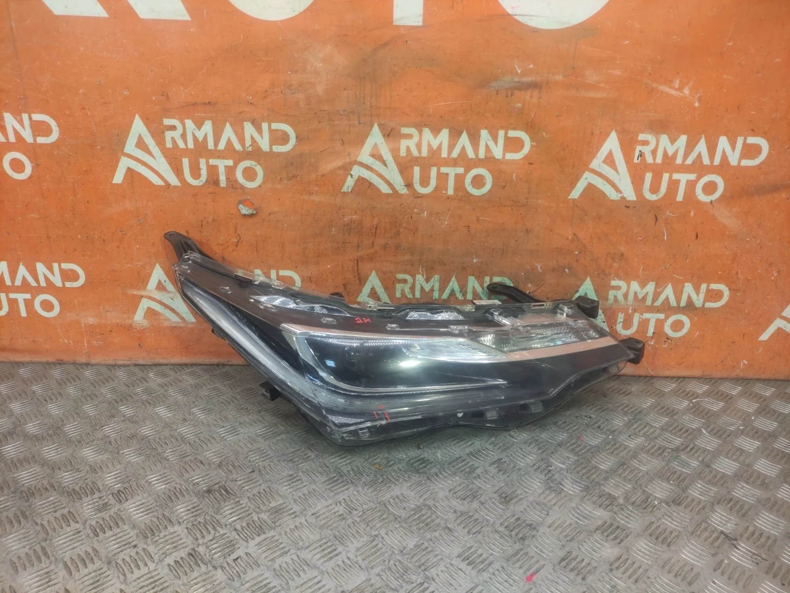 Фара Toyota Corolla 2015-2019 8111002L70 11 E160 E170 E180, правая