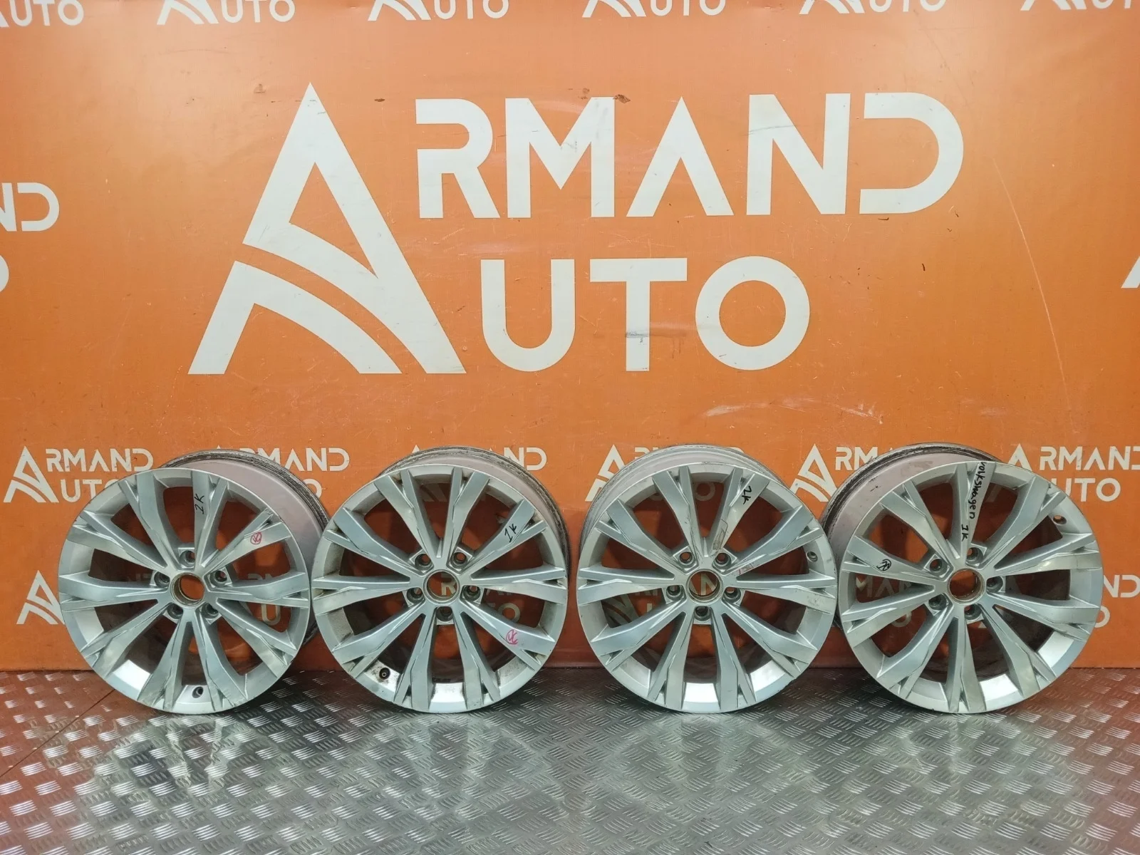 Комплект дисков колесных R17 volkswagen Tiguan 5NA6010258Z8 2