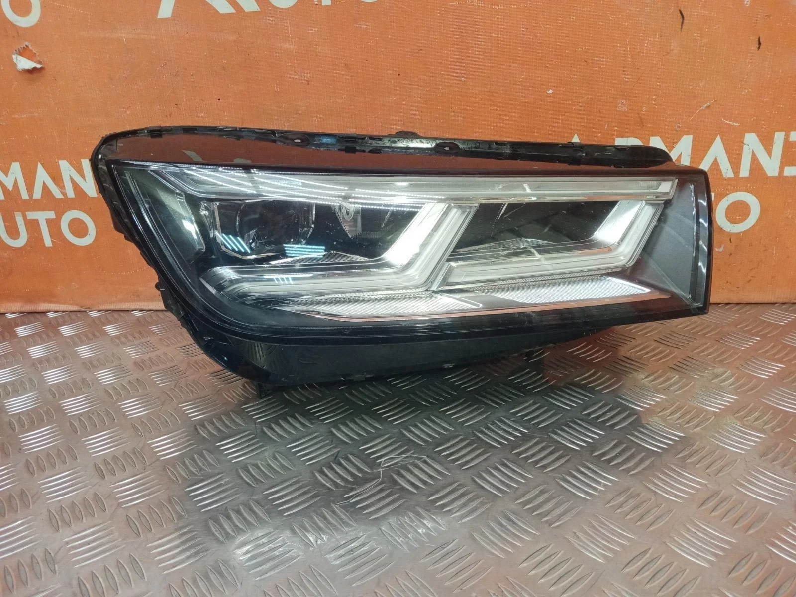 Фара Audi Q5 2017-2020 80A941774 2 FY, правая