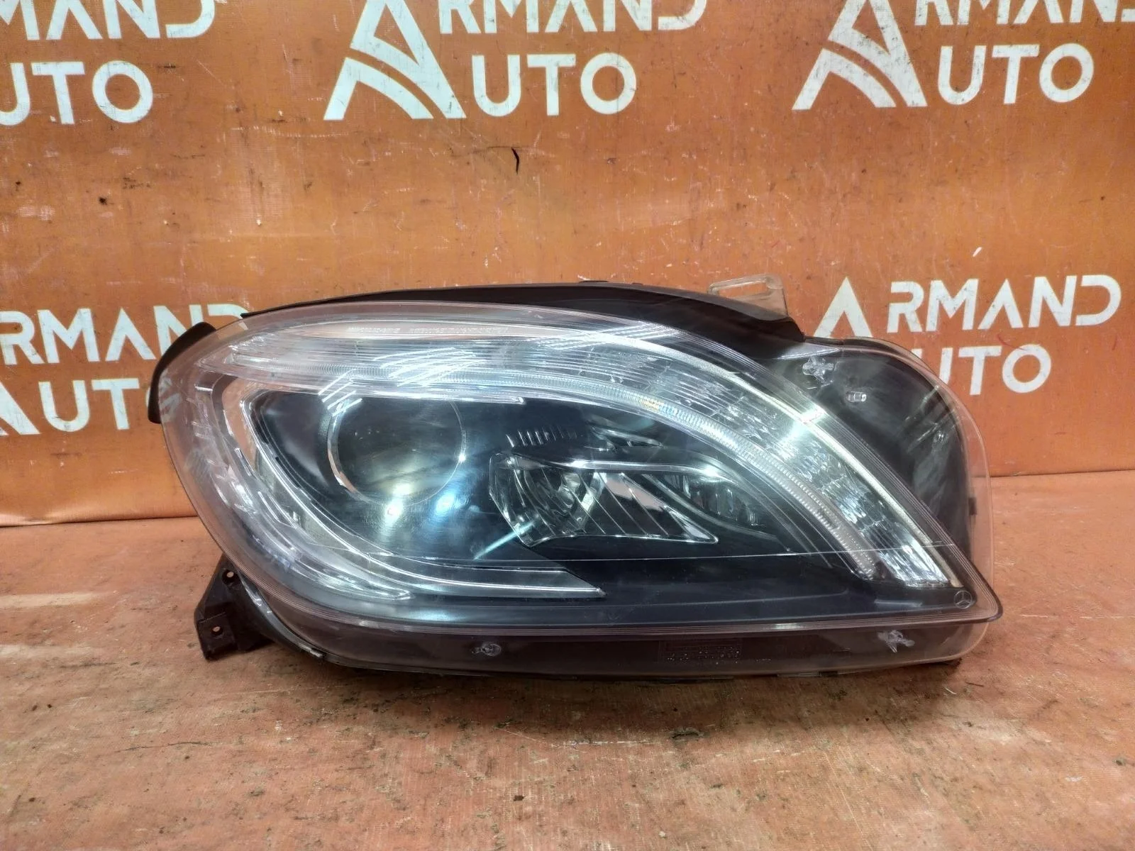 Фара Mercedes M ML GLE-Class 2011-2015 A1668205559 W166, правая