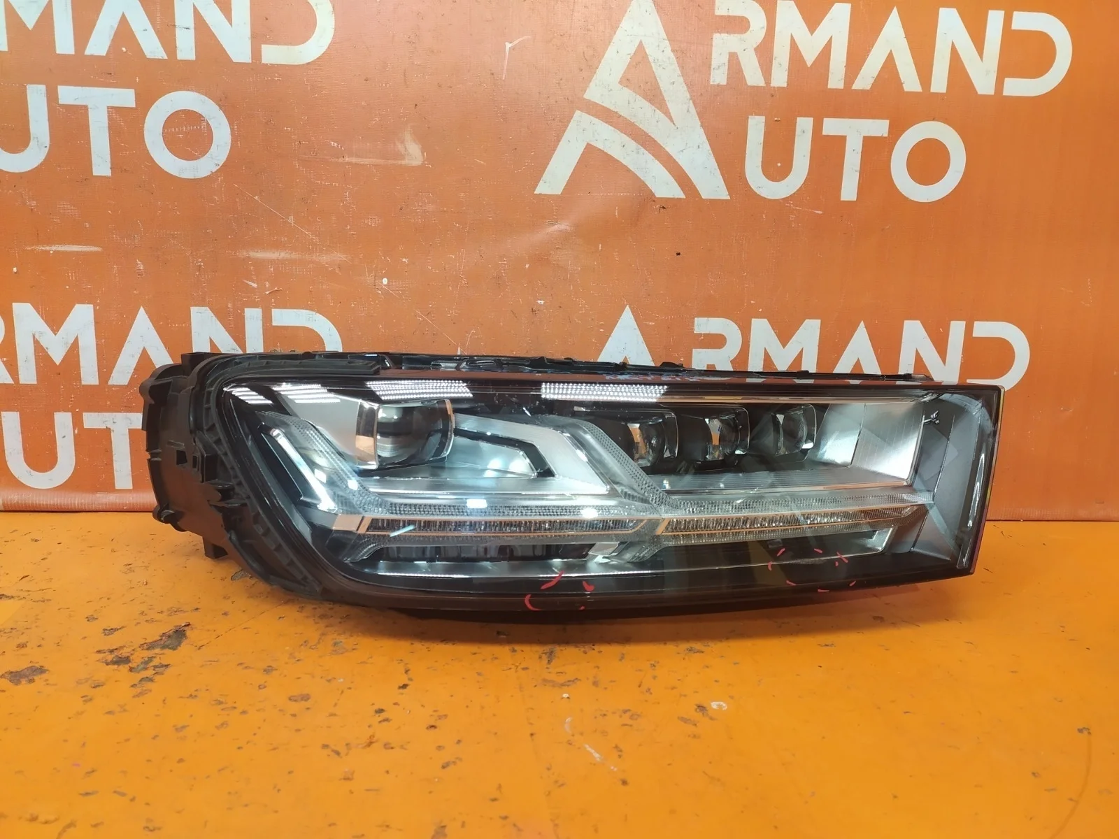 Фара Audi Q7 2015-2020 4M0941784 2 4M, правая