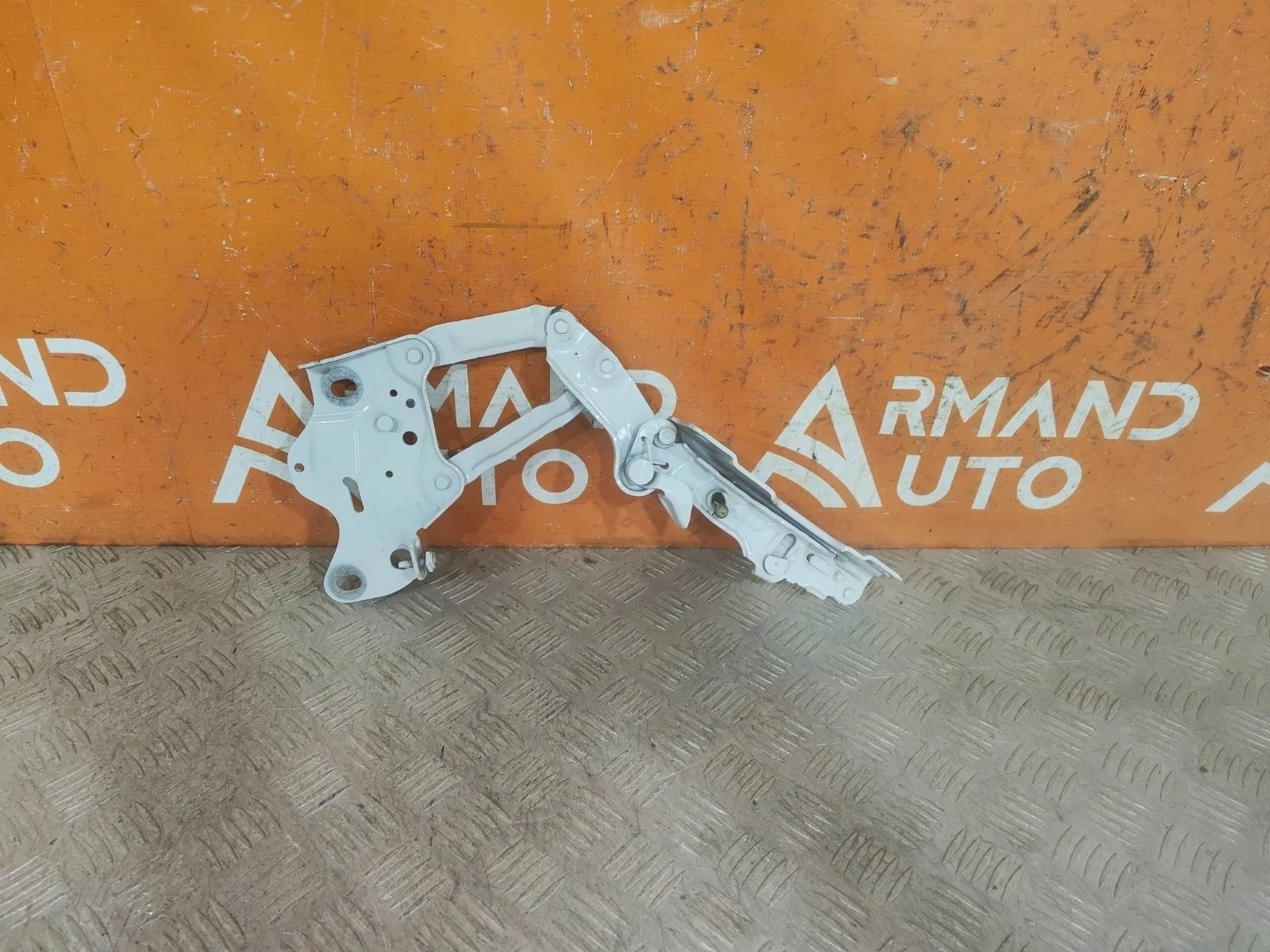 Петля капота BMW X5 2018-нв 41009477741 G05, левая