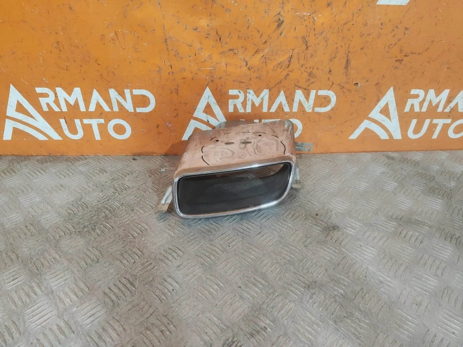 Насадка глушителя Volvo XC90 2014-2019 31353397 2, левая