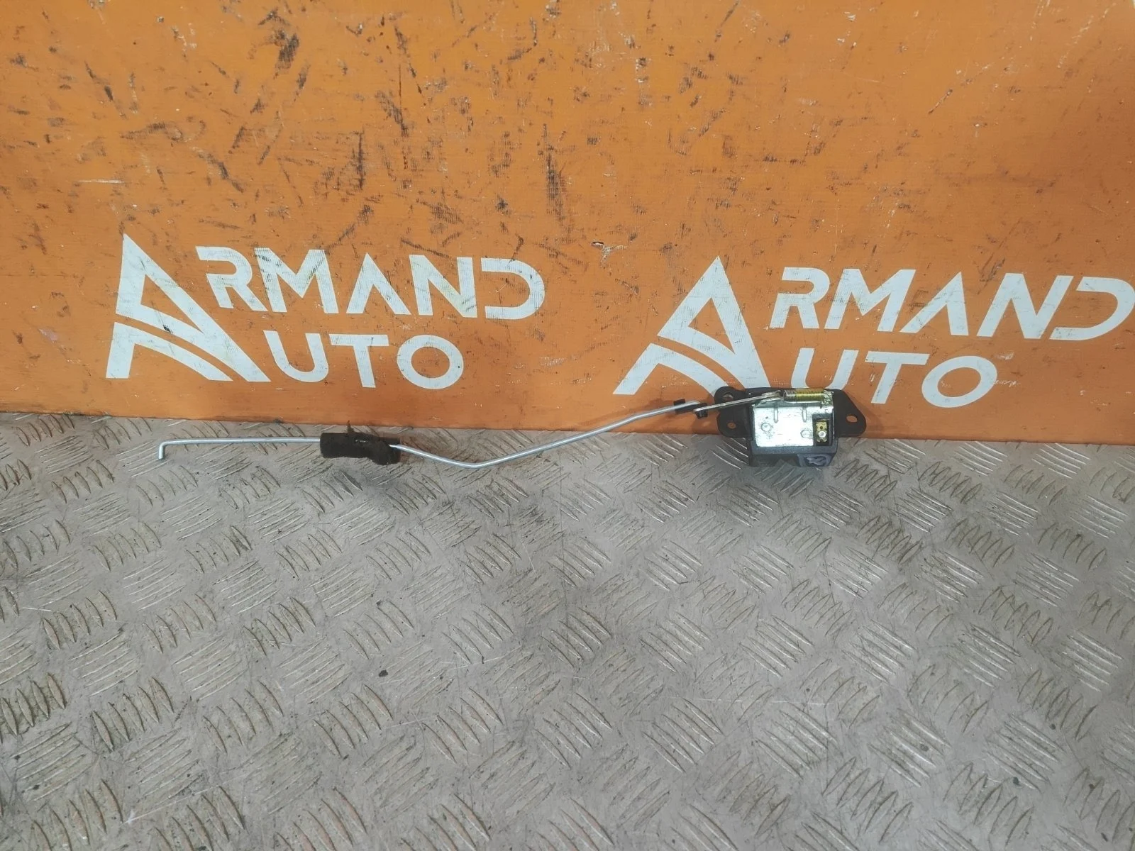 Замок двери багажника Hyundai H1 / Grand Starex 2007-2021 812304H001 2