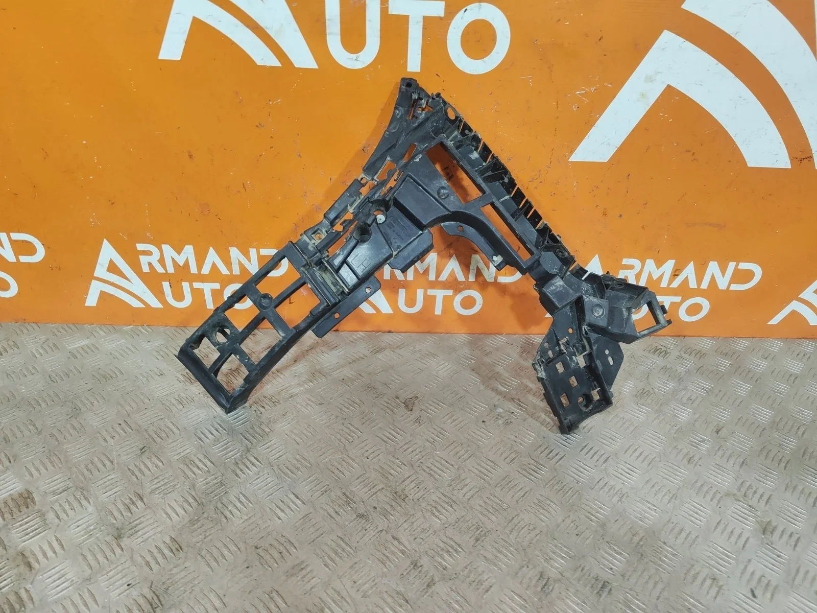 Кронштейн бампера Volvo XC90 2014-2019 31407730 2, задний левый