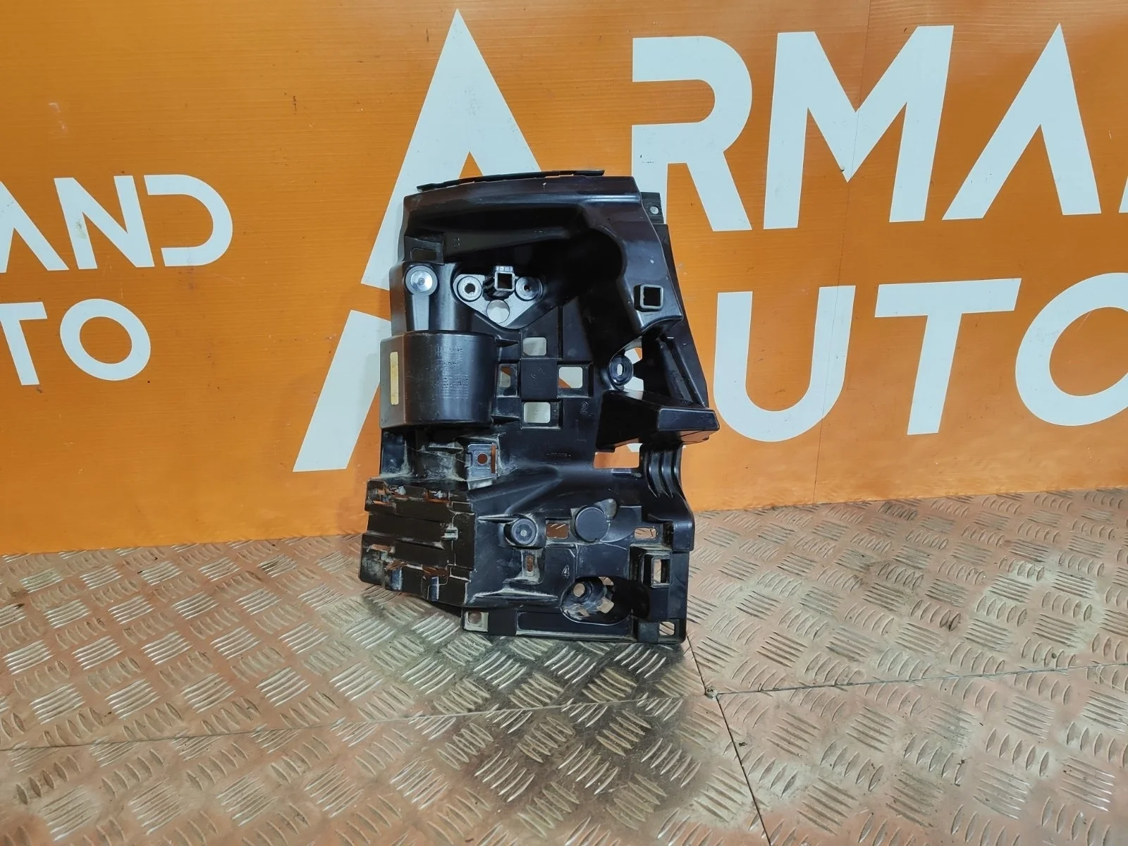 Кронштейн бампера BMW X6 2019-2023 51128069961 G06, задний левый