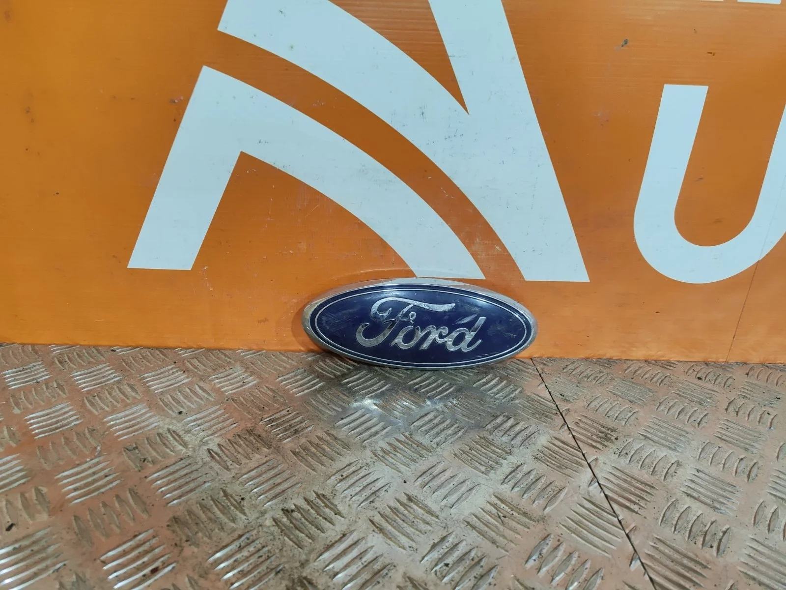 Эмблема Ford Transit 2014-нв 5305940 7 TTG, передняя