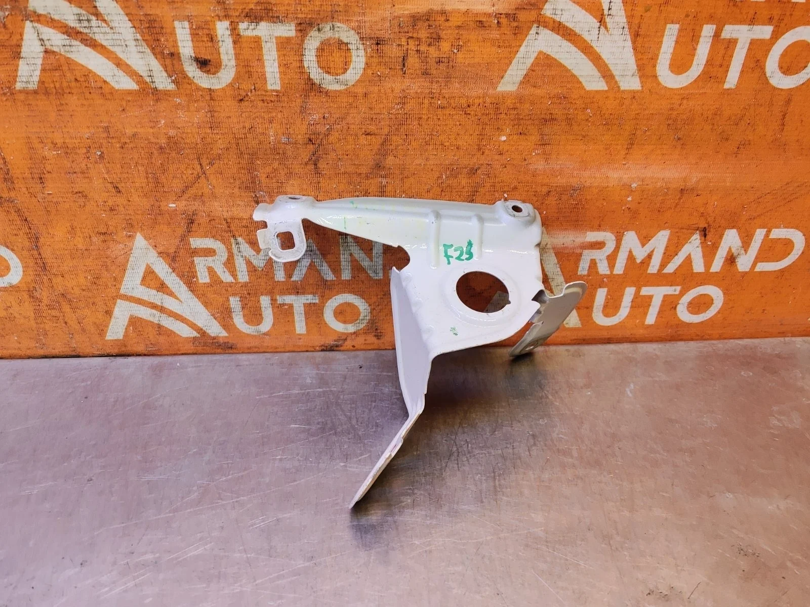 Кронштейн крыла BMW X3 2010-2017 41357267328 F25, передний правый