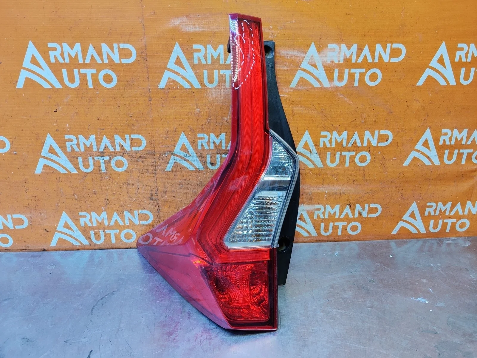 Фонарь Mitsubishi Pajero Sport 2015-2021 8330A990 3, правый