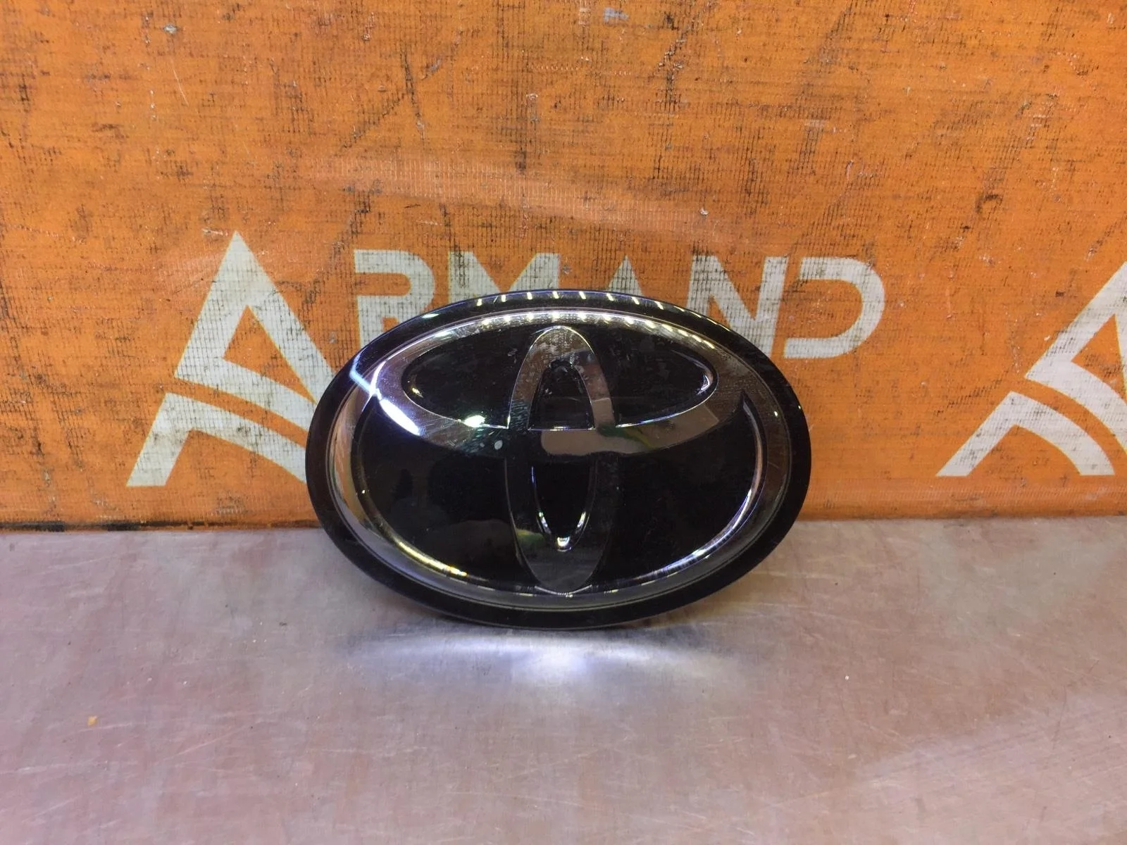 Эмблема Toyota RAV4 2016-2019 5314133130 4 CA40, передняя