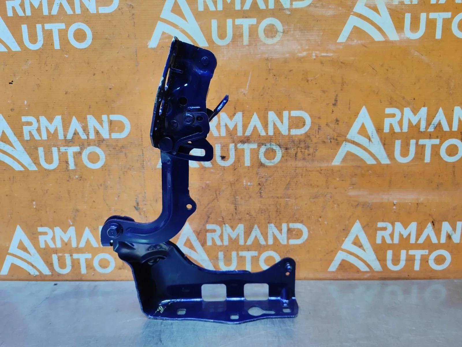 Петля капота Mercedes GLC-Class 2015-2022 A2538800128 X253, левая