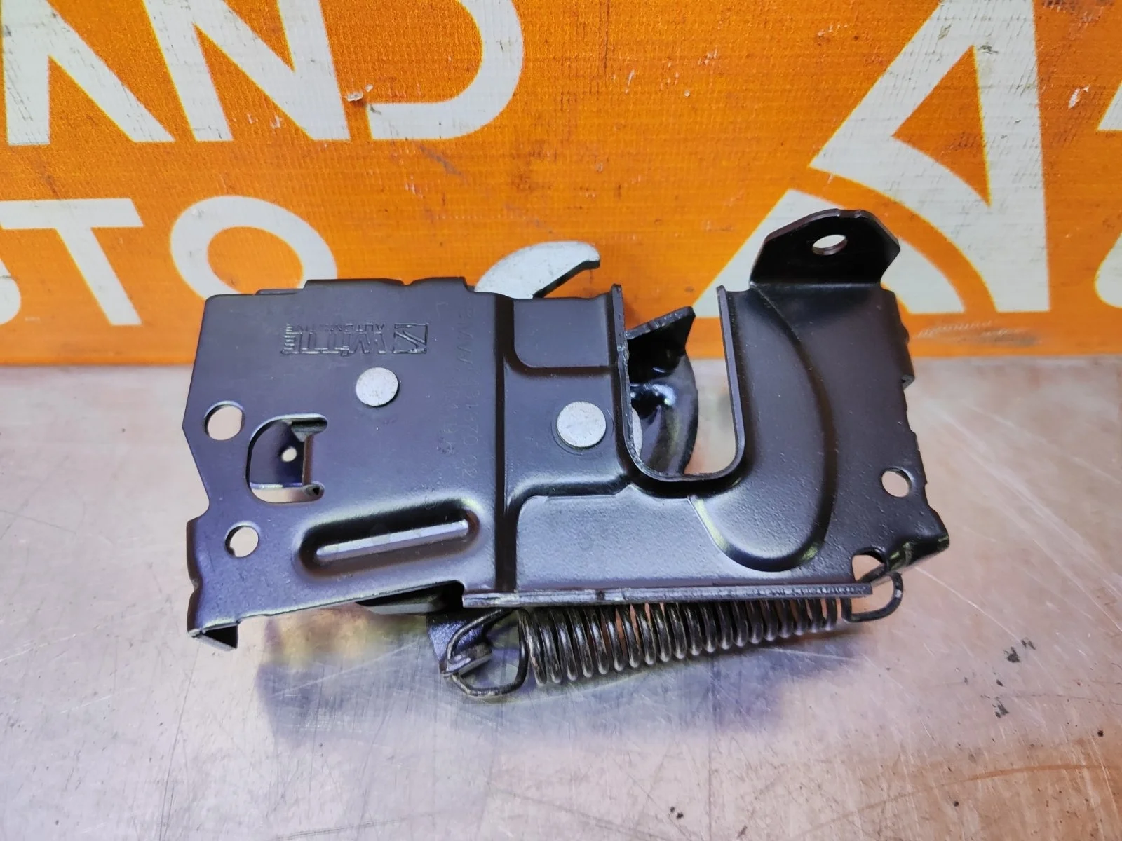 Замок капота BMW X1 2015-2022 51237431370 F48, правый
