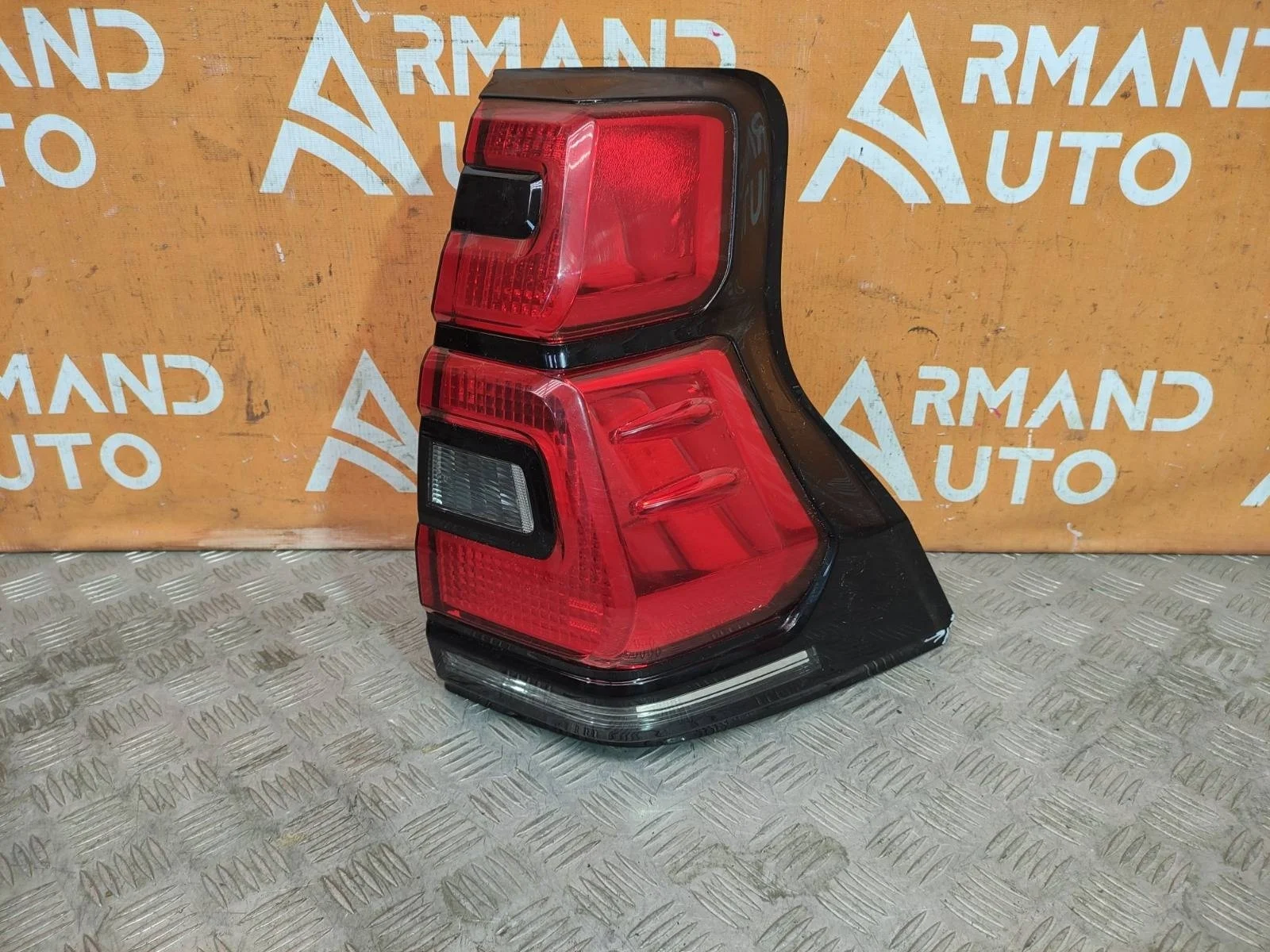 Фонарь Toyota Land Cruiser Prado 2017-2024 8155160C30 150, правый