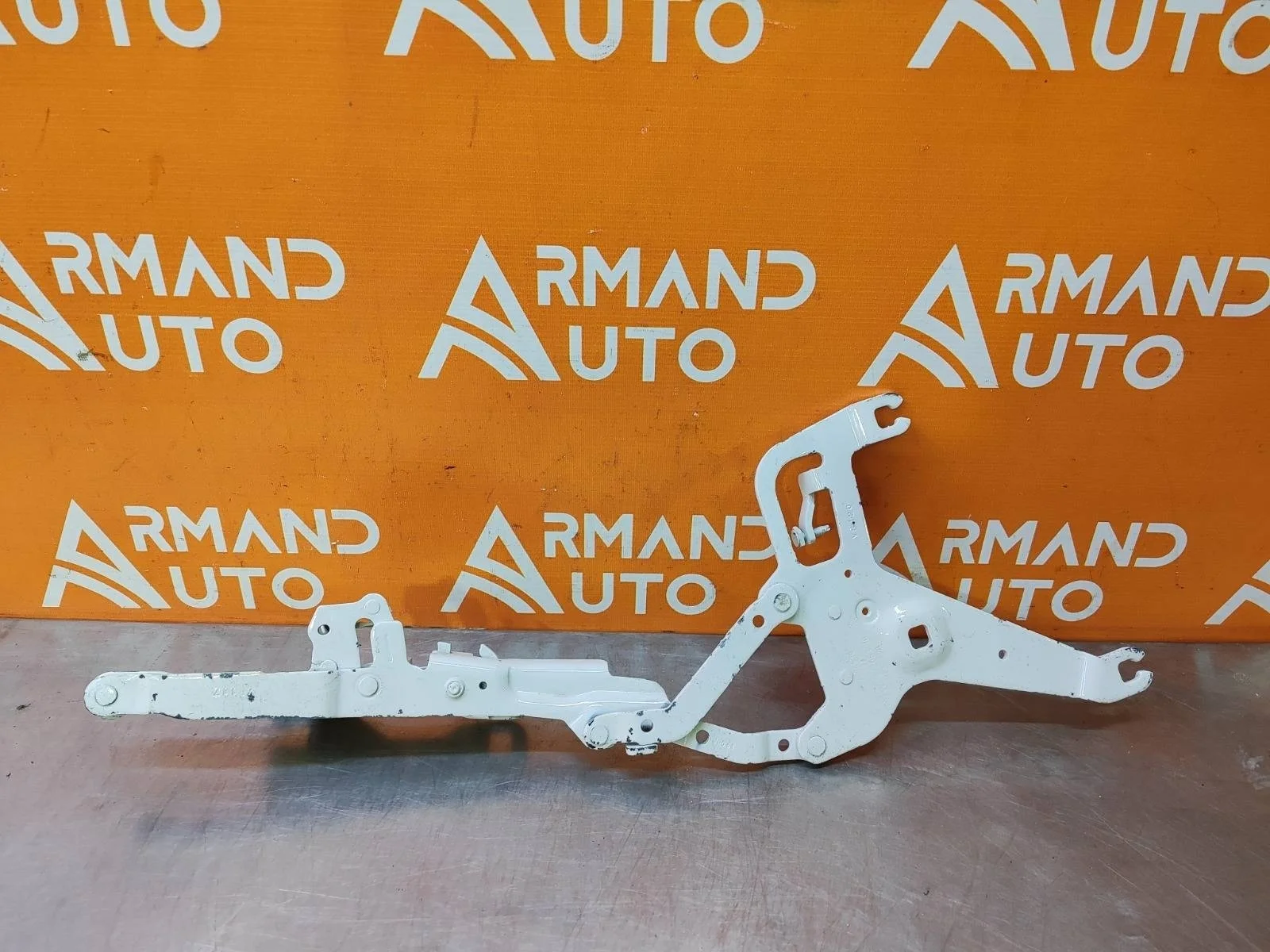 Петля капота BMW X5 2013-2018 41007381782 F15, правая