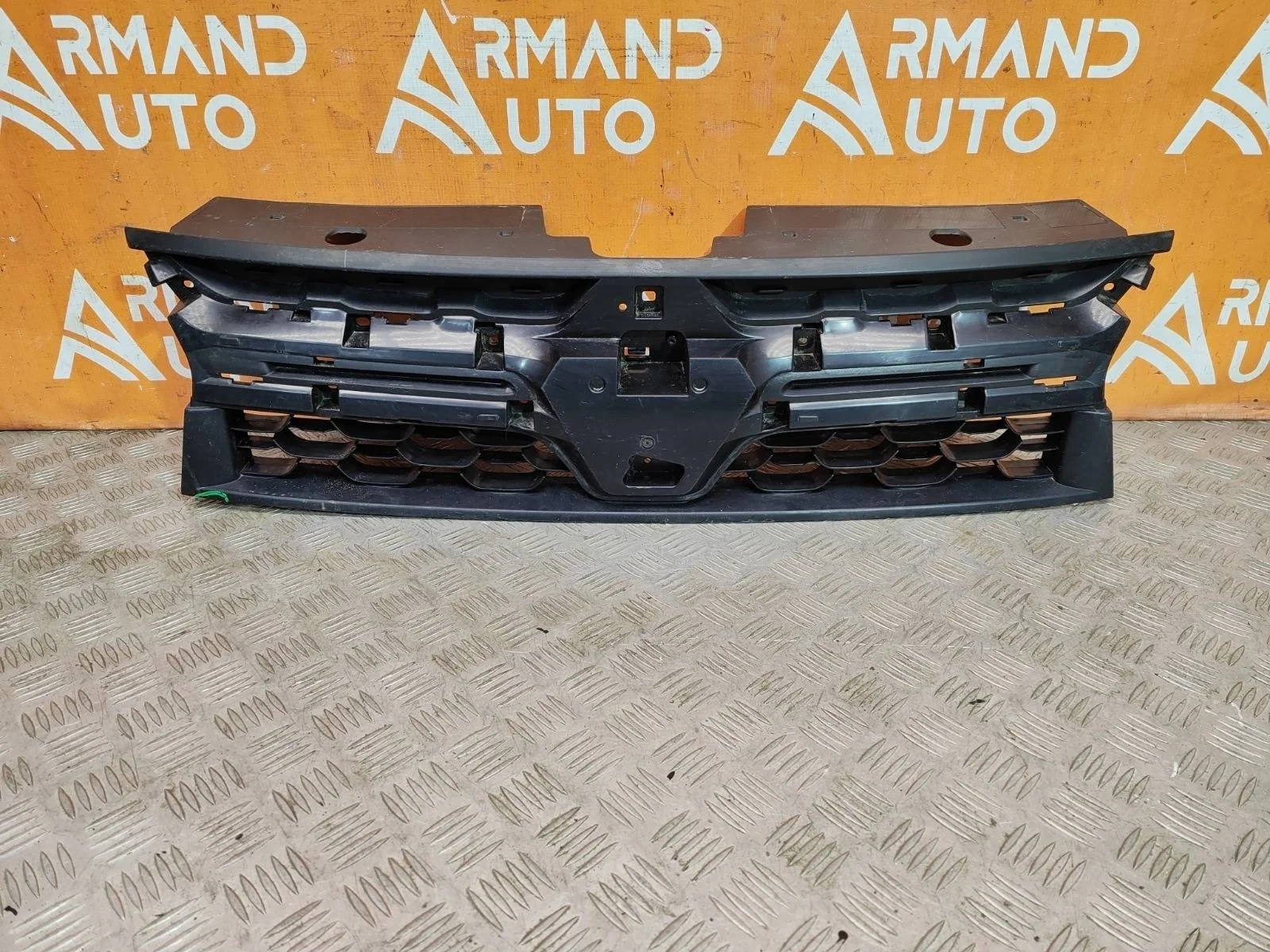 Решетка радиатора Renault Duster 2015-2021 623103564R 1