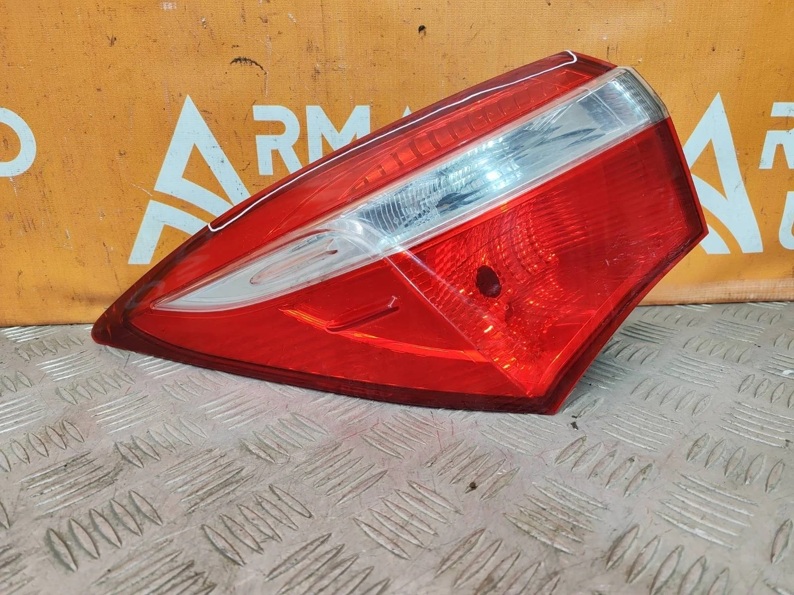 Фонарь внешний Toyota Corolla 2012-2019 8156102760 11 E160 E170 E180, левый