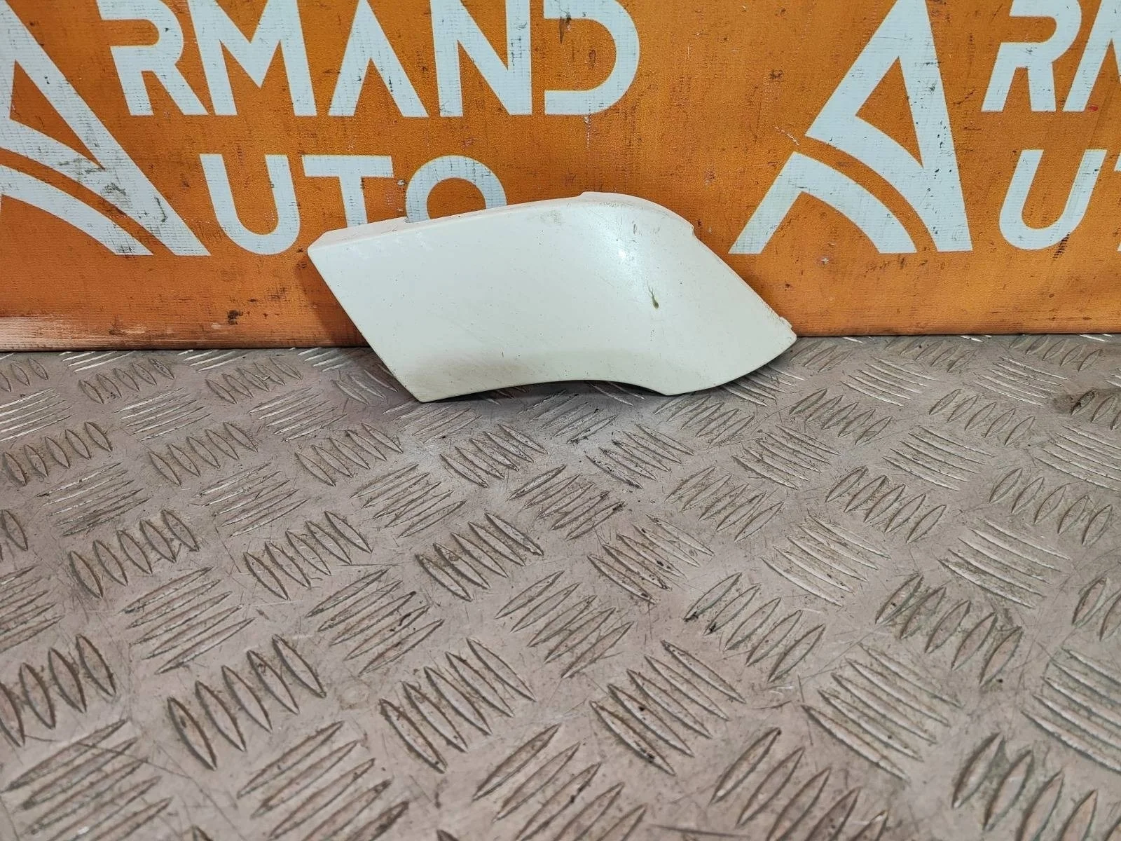 Заглушка буксировочного крюка Mercedes CLS-Class 2010-2014 A2188850026 C218, передняя