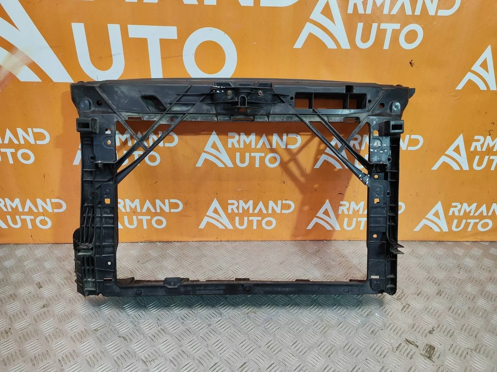 Панель передняя (суппорт радиатора) Skoda Rapid 2014-2020 60U805588B 1